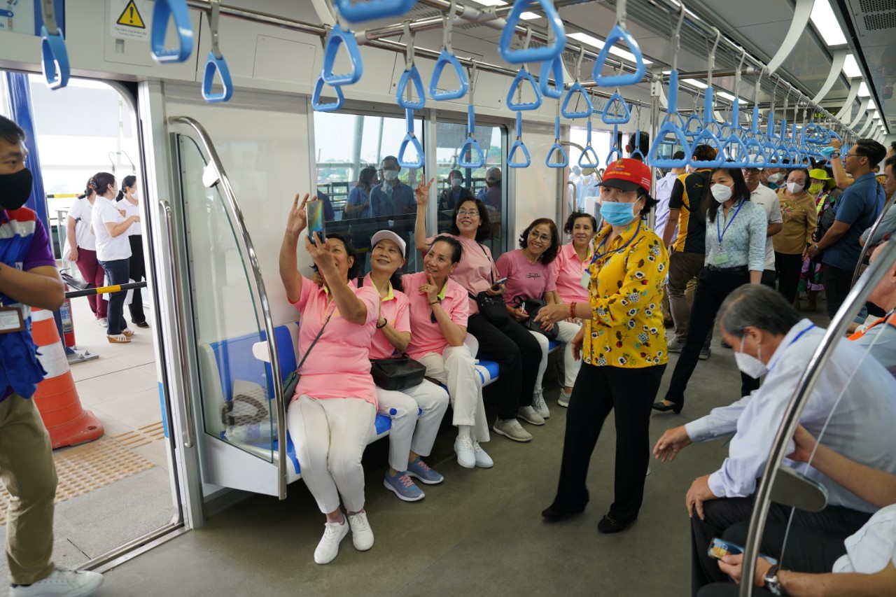 Người dân được đi metro số 1 miễn phí trong bao lâu?- Ảnh 1.