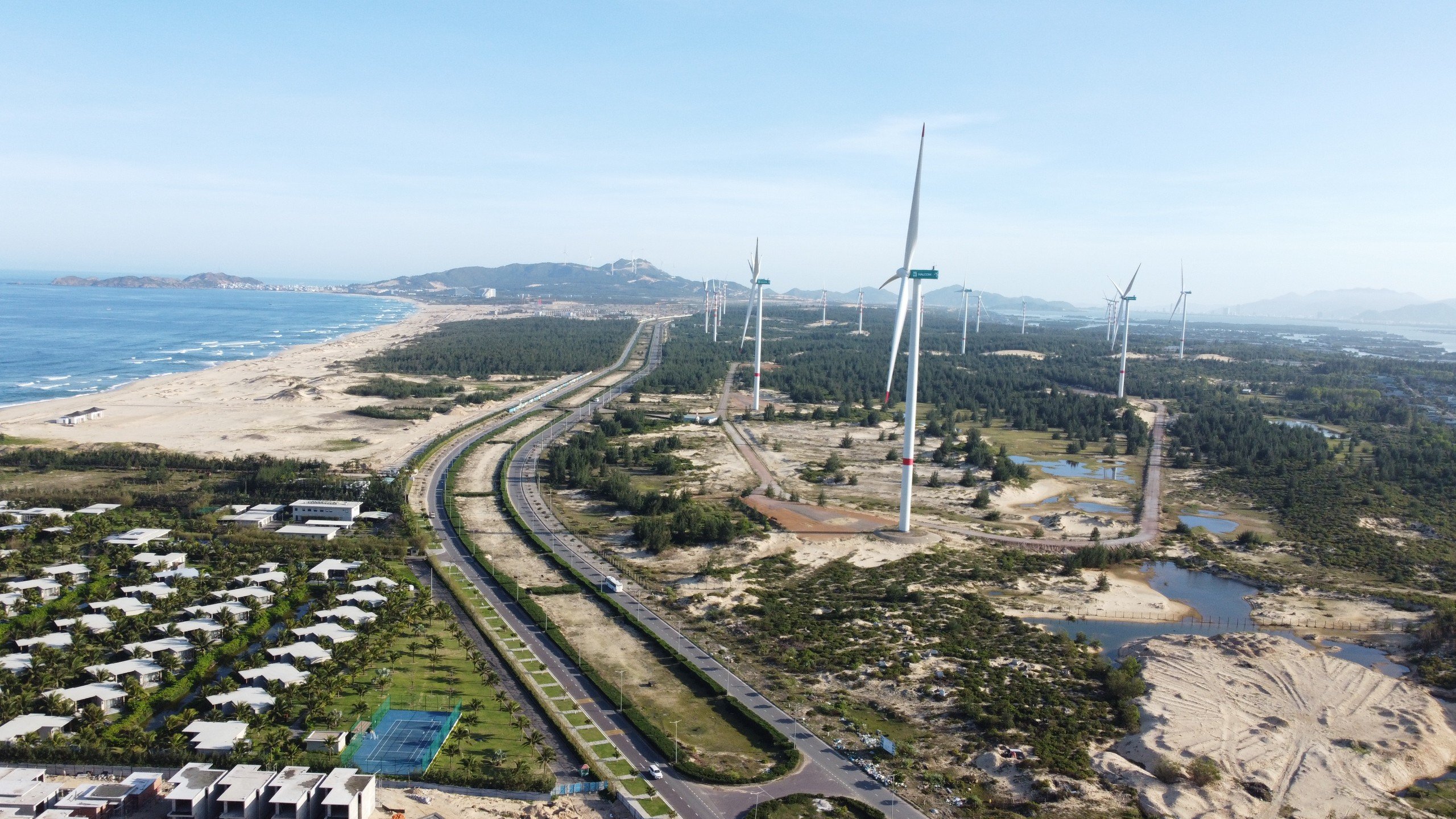 Nhiều dự án ở Khu kinh tế Nhơn Hội gặp khó do vướng mặt bằng- Ảnh 1.