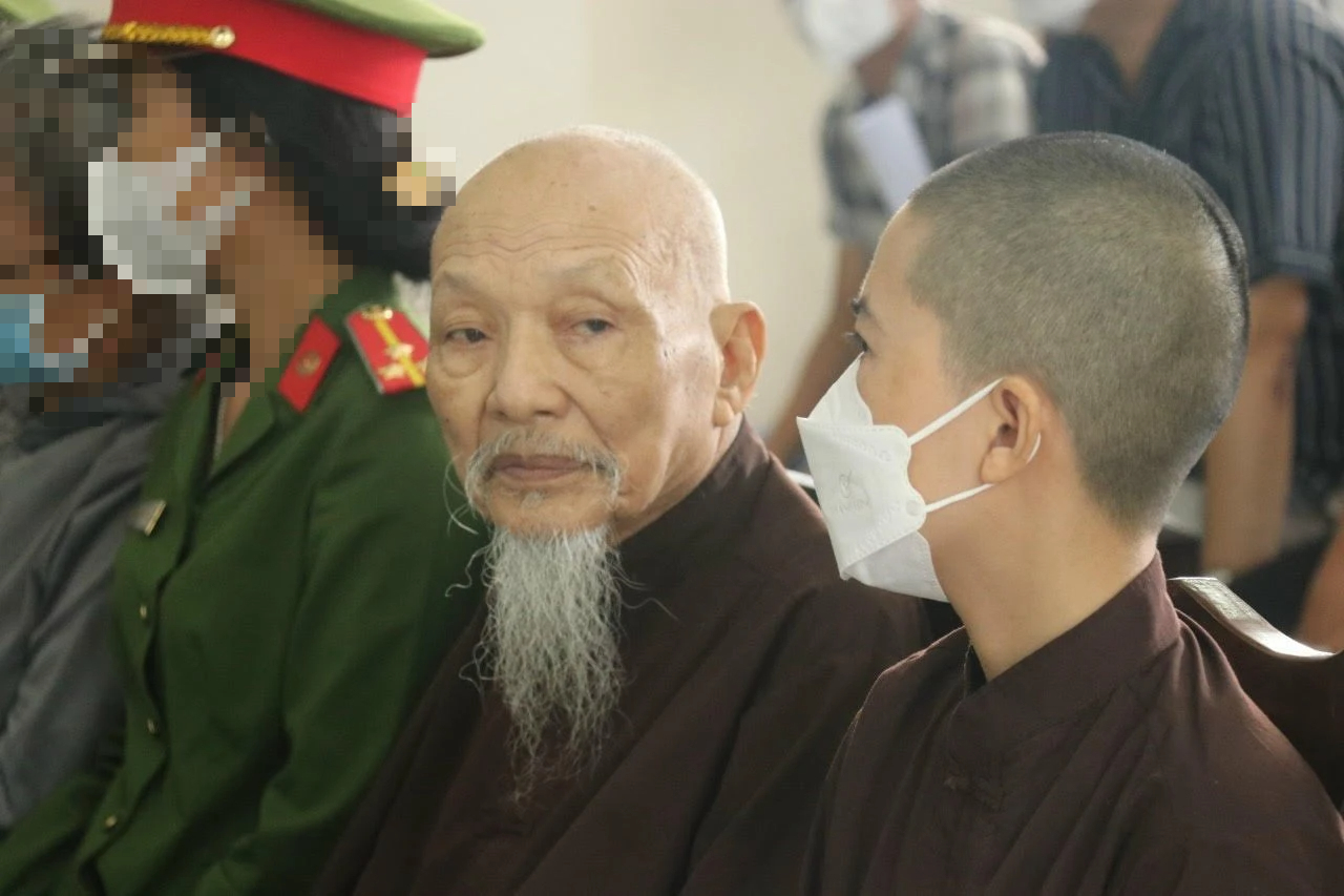 Bị can Lê Tùng Vân (92 tuổi, ở nơi tự xưng Tịnh thất Bồng Lai) vừa bị khởi tố để điều tra về hành vi loạn luân