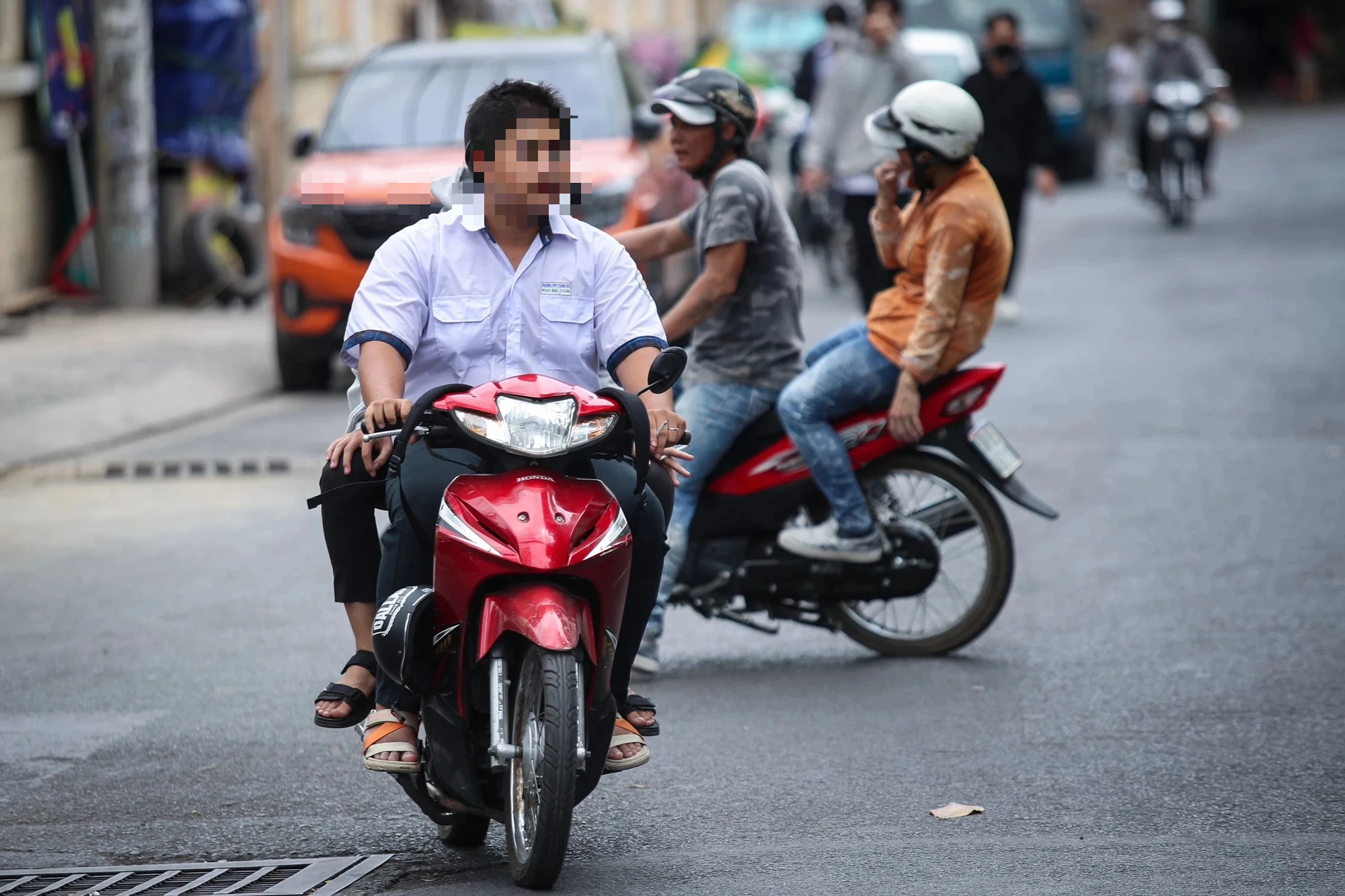 'Phạt học sinh lái xe máy thật nặng như phạt nồng độ cồn' mới đỡ!- Ảnh 1. 'Phạt học sinh lái xe máy thật nặng như phạt nồng độ cồn' mới đỡ!- Ảnh 1.