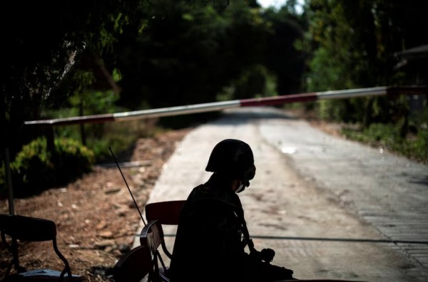Quân đội Myanmar rút lui khi phe nổi dậy kiểm soát thị trấn biên giới Thái Lan