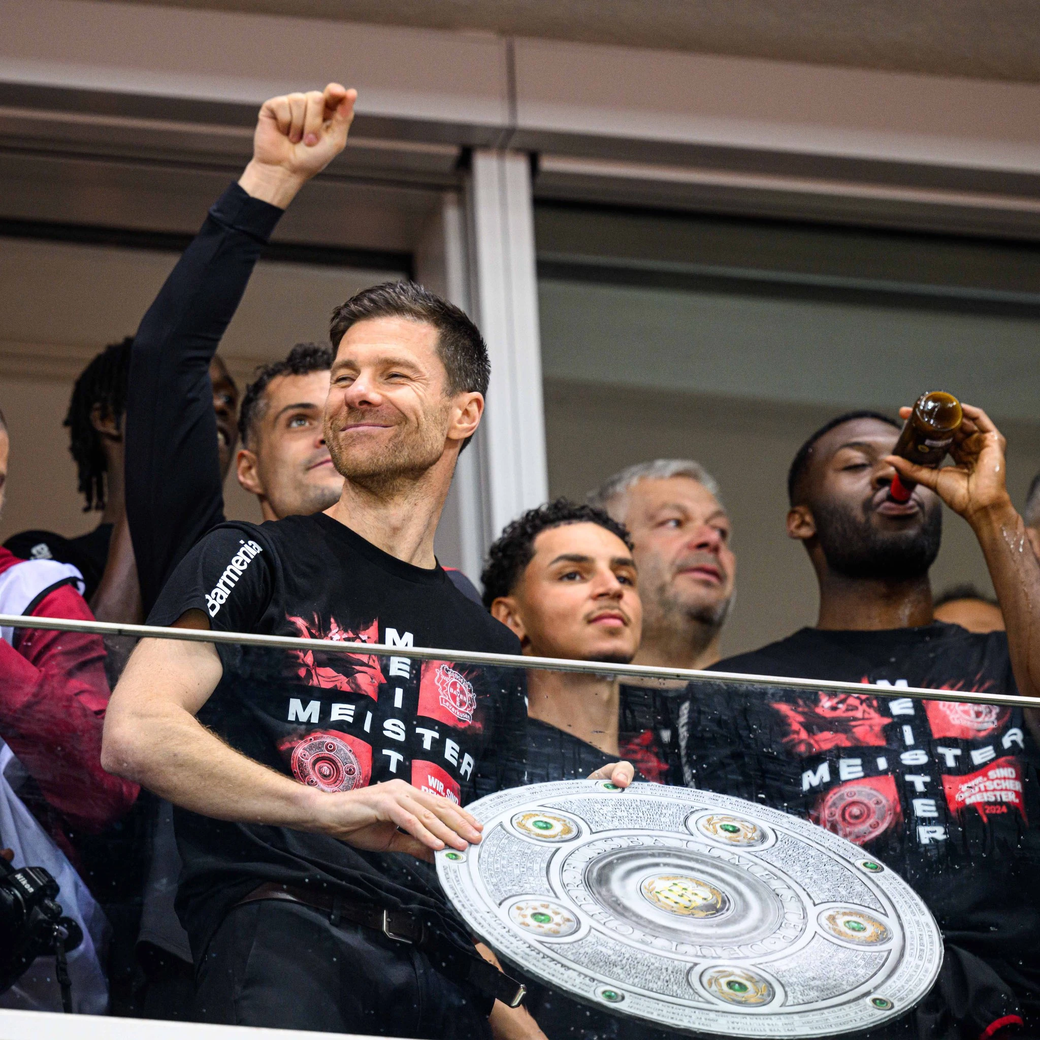 Sau kỳ tích sớm vô địch Bundesliga, Bayer Leverkusen và HLV Xabi Alonso mơ cú ăn ba lịch sử