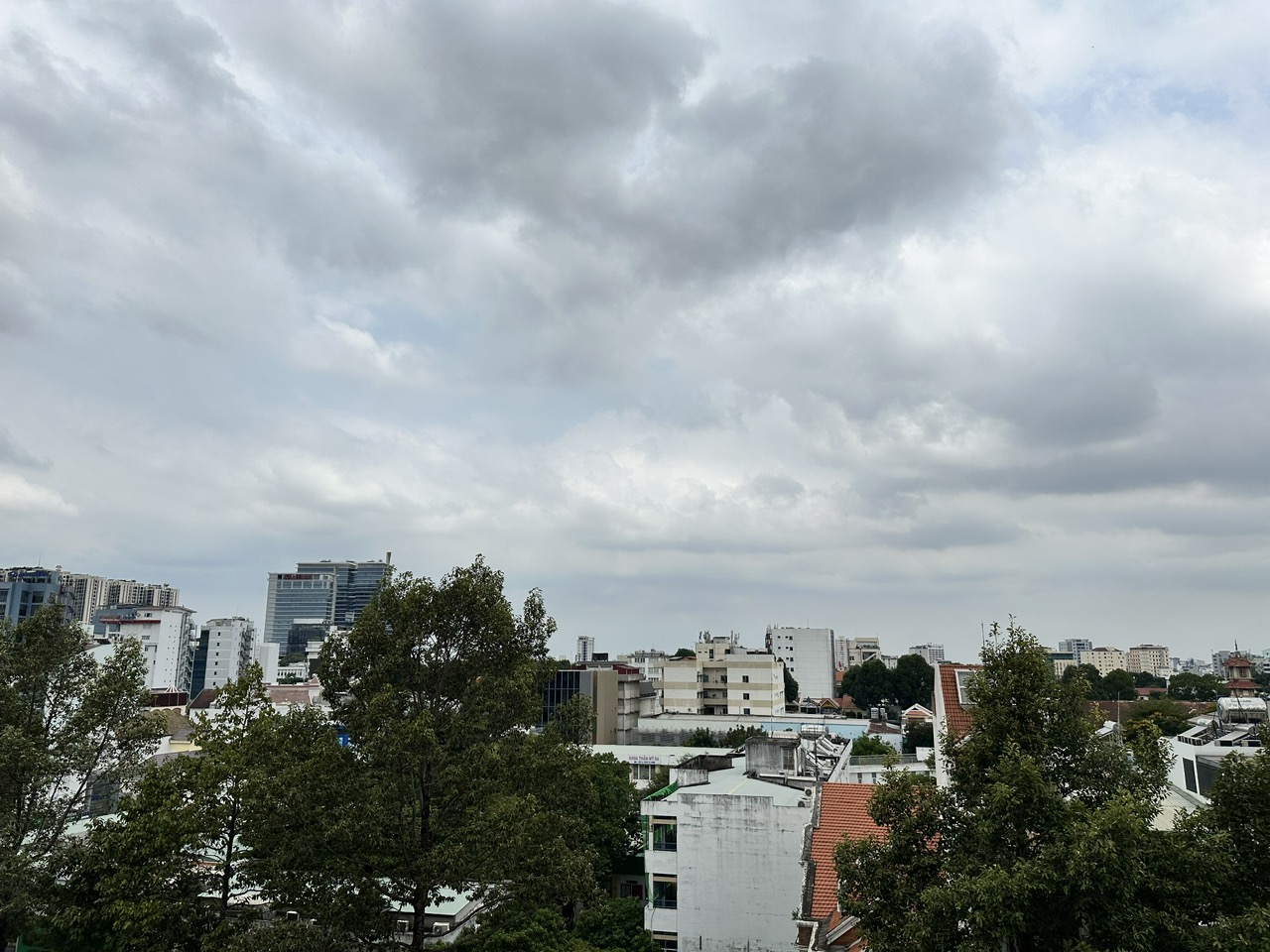 Sau vài ngày nhiều mây, nắng nóng gay gắt gia tăng trở lại ở Nam bộ- Ảnh 1.