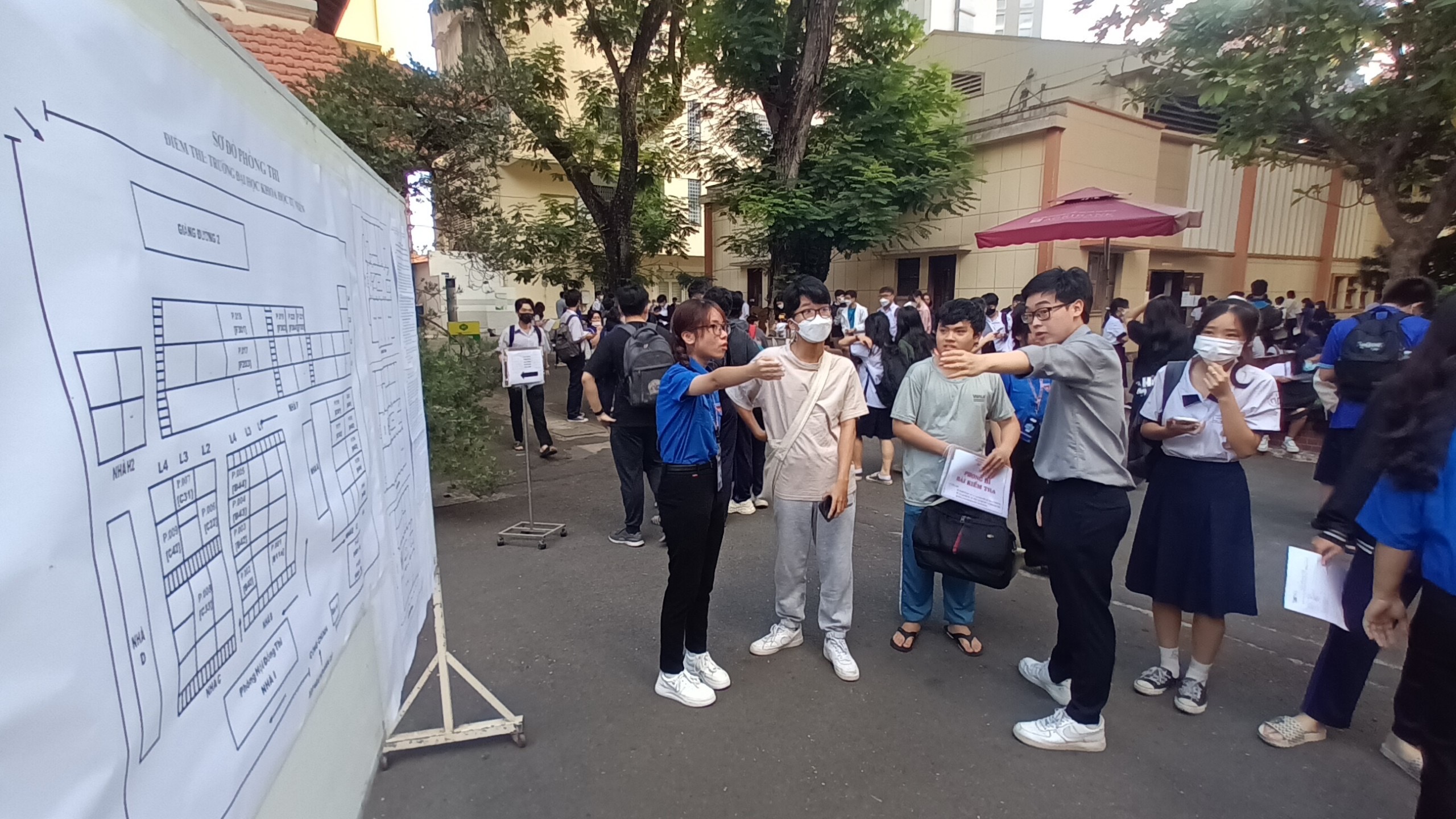 Thi đánh giá năng lực: Coi chừng bị đình chỉ do... đề thi- Ảnh 1.