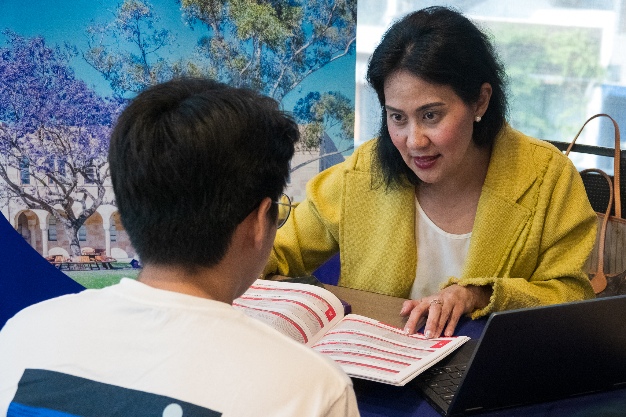 Đại diện một trường ĐH Úc đến Việt Nam tư vấn cho học sinh hồi tháng 4.2024