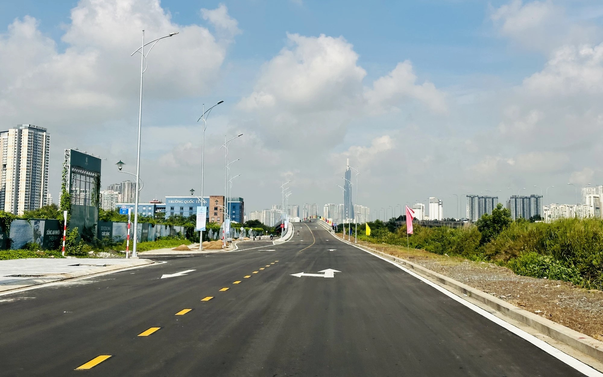 'Thúc' đường song hành cao tốc HLD để gỡ tắc nút giao An Phú- Ảnh 1.