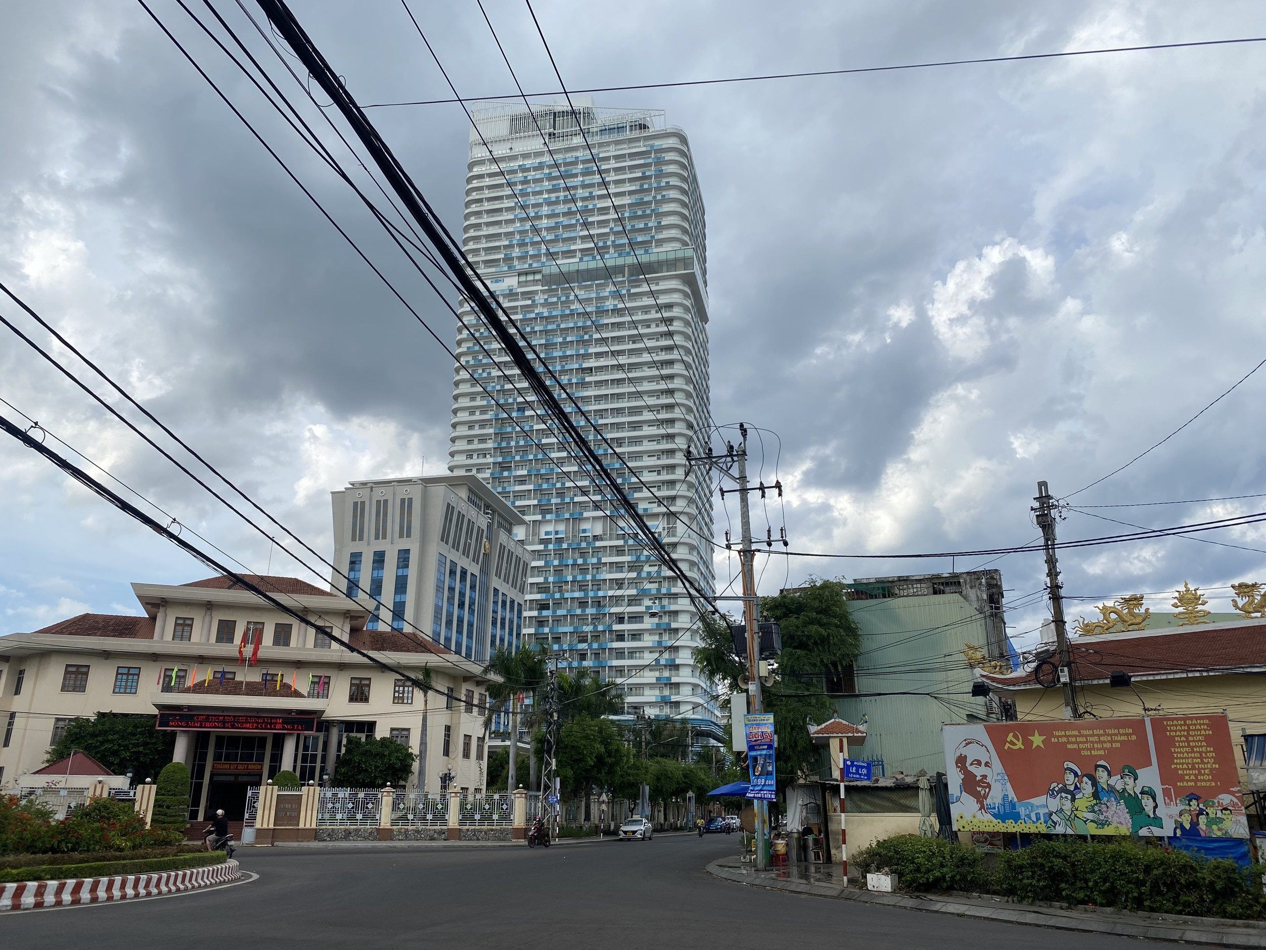 Tòa nhà TMS trên đường Nguyễn Huệ, TP.Quy Nhơn (Bình Định)