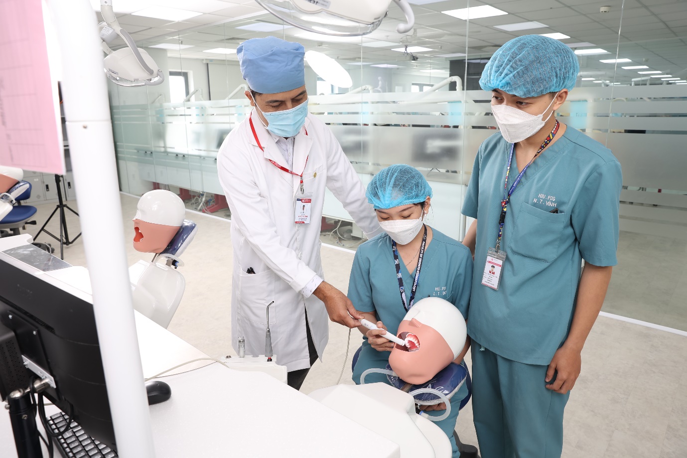 Trường ĐH ngoài công lập đầu tiên đào tạo trình độ thạc sĩ ngành răng hàm mặt- Ảnh 1. Trường ĐH ngoài công lập đầu tiên đào tạo trình độ thạc sĩ ngành răng hàm mặt- Ảnh 1.