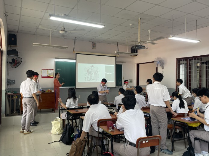 Học sinh một lớp chuyên của Trường THPT chuyên Lê Hồng Phong