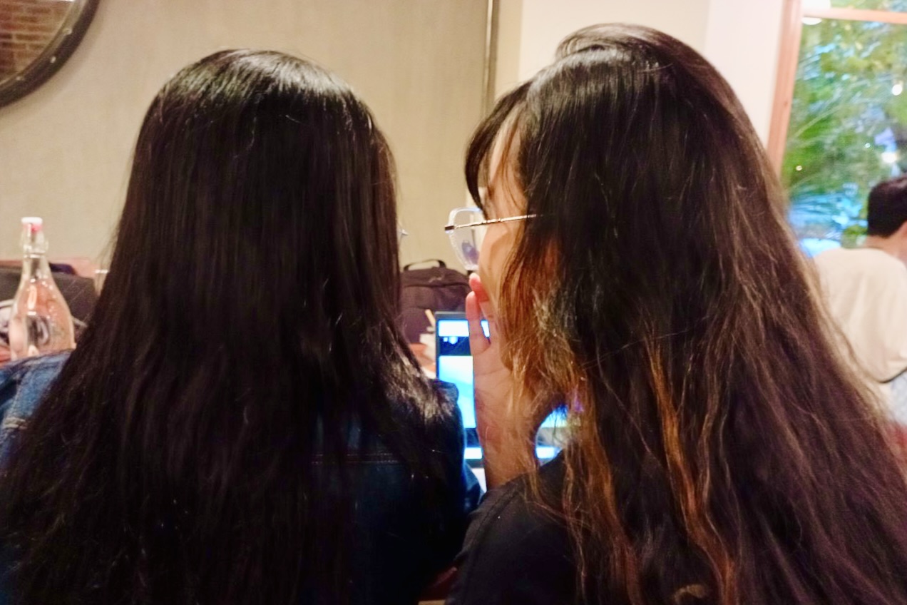 Văn hóa công sở: Đồng nghiệp thích 'nói xấu' sếp, có nên hùa theo?- Ảnh 1. Văn hóa công sở: Đồng nghiệp thích 'nói xấu' sếp, có nên hùa theo?- Ảnh 1.