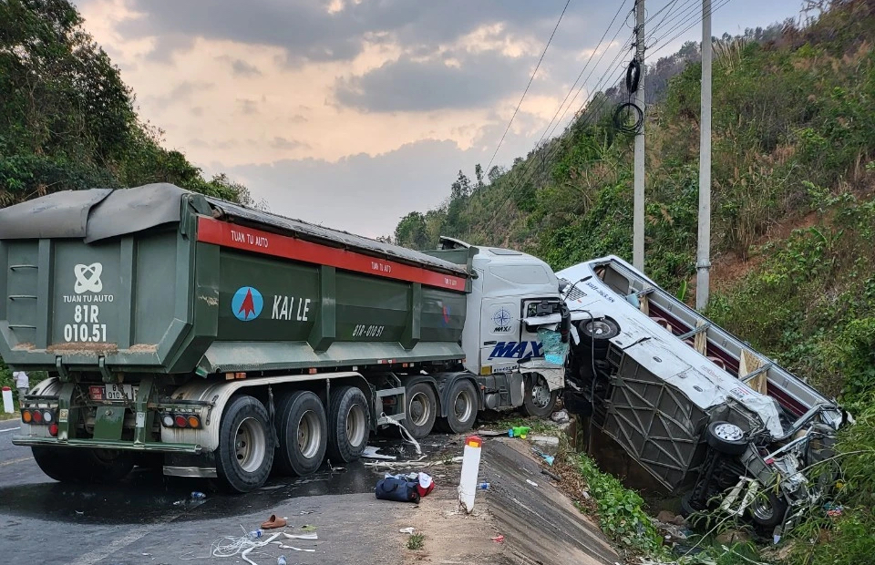 Vụ tai nạn trên QL24 ở Kon Tum: Cứu người trên đường đi công tác- Ảnh 4.