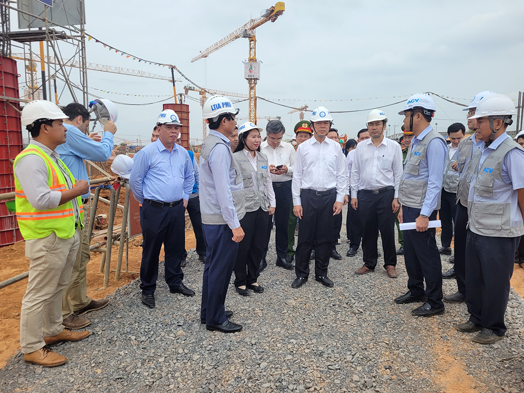 Bí thư Tỉnh ủy Đồng Nai Nguyễn Hồng Lĩnh cùng đoàn cán bộ lãnh đạo tỉnh kiểm tra sân bay Long Thành vào tháng 2.2024