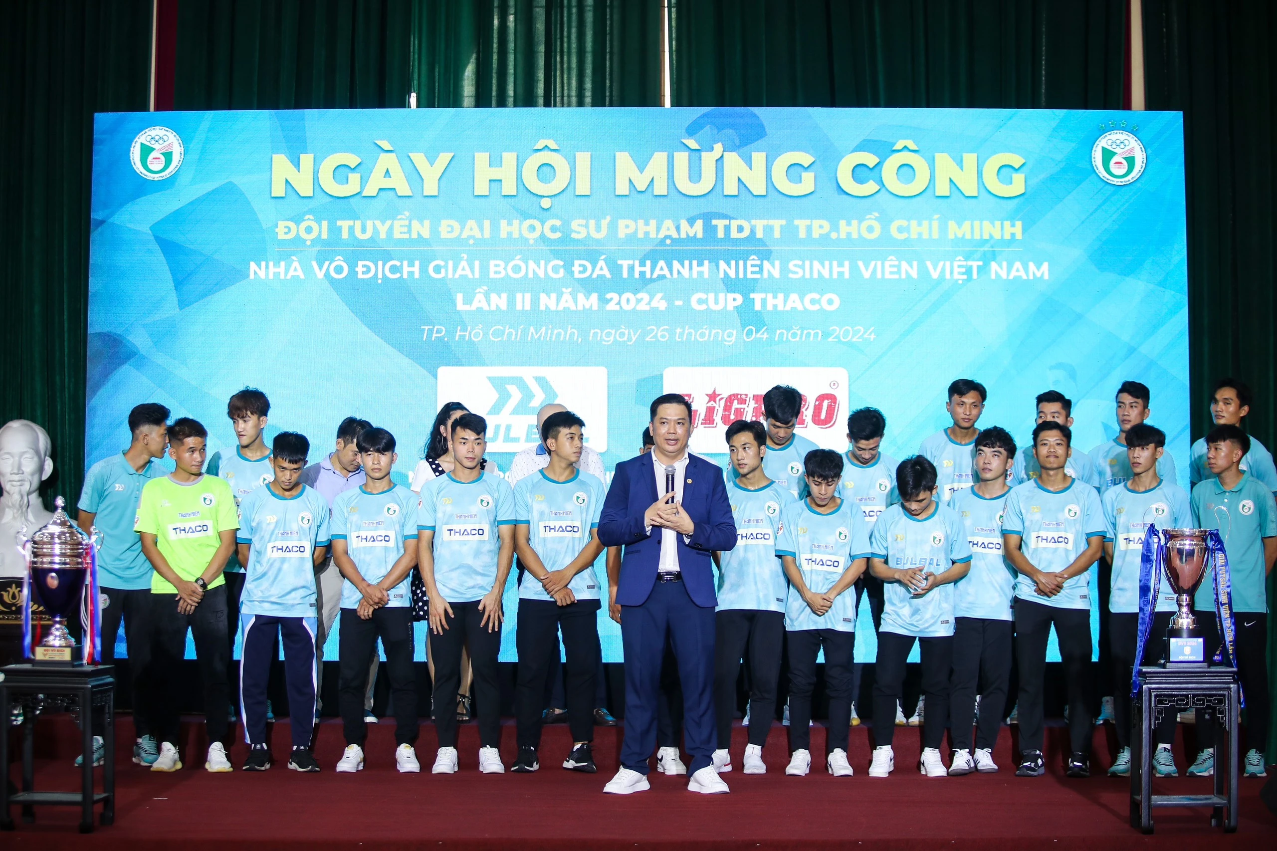 Nóng rực lễ mừng công nhà vô địch UPES: Nuôi khát vọng từ chiến thắng