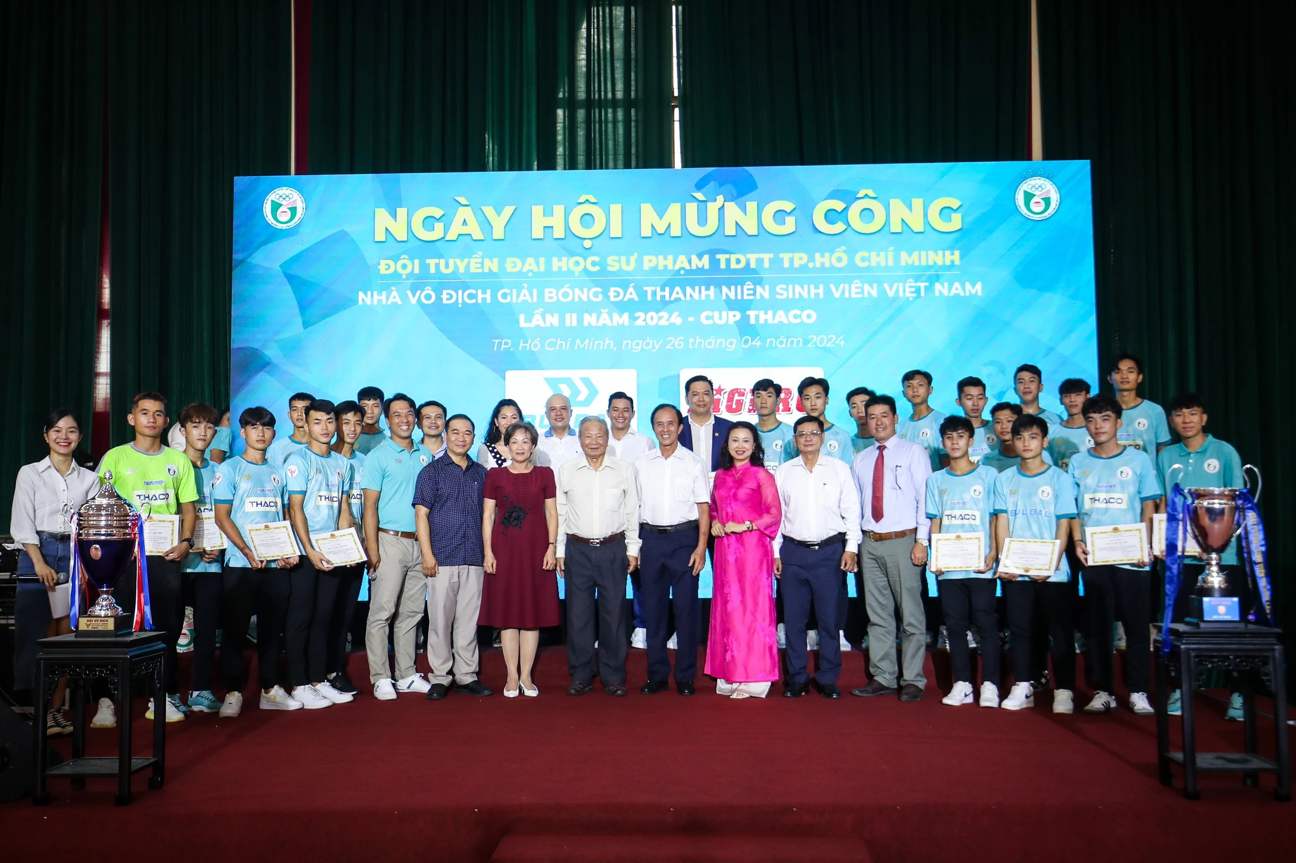 Nóng rực lễ mừng công nhà vô địch UPES: Nuôi khát vọng từ chiến thắng