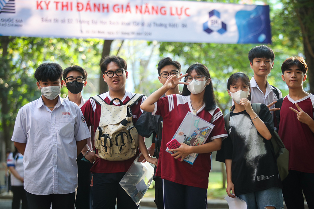 Bộ GD-ĐT lưu ý về xét tuyển sớm và lựa chọn ngành nghề- Ảnh 2. Thí sinh tham dự kỳ thi đánh giá năng lực đợt 1 của ĐH Quốc gia TP.HCM năm 2024. Đây là một trong các phương thức tuyển sinh sớm.