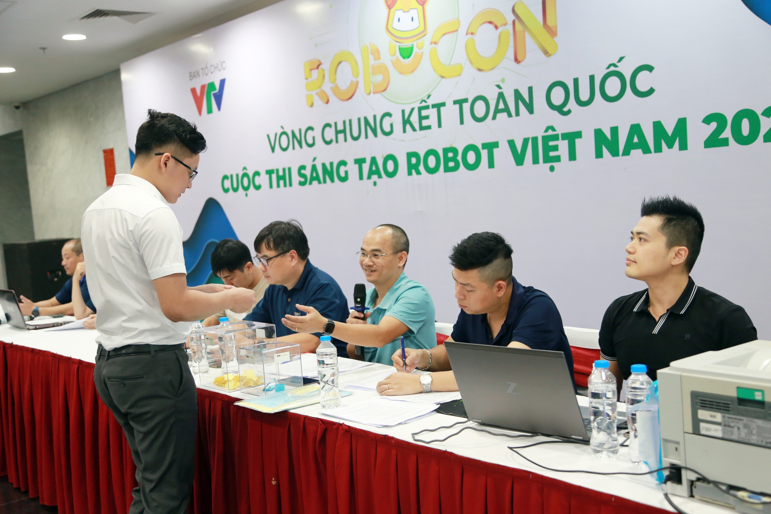 64 đội tuyển tham gia vòng sơ tuyển Robocon Việt Nam 2024