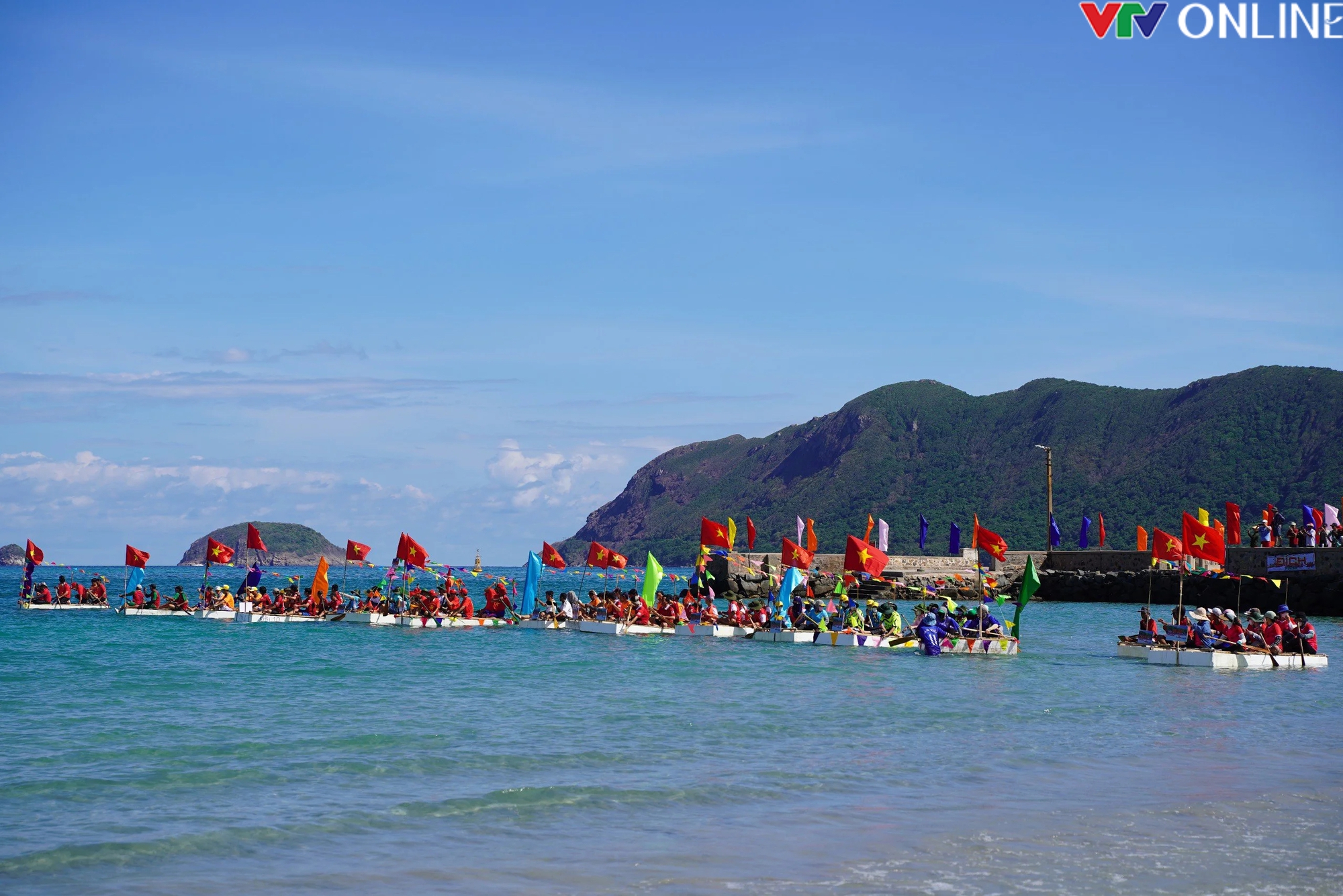 Sôi nổi lễ hội Đua bè truyền thống tại huyện Côn Đảo Sôi nổi lễ hội Đua bè truyền thống tại huyện Côn Đảo