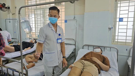 Vụ ngộ độc sau ăn bánh mì ở Đồng Nai: Tiệm 'mượn' giấy phép kinh doanh- Ảnh 5. Vụ ngộ độc sau ăn bánh mì ở Đồng Nai: Tiệm 'mượn' giấy phép kinh doanh- Ảnh 5.