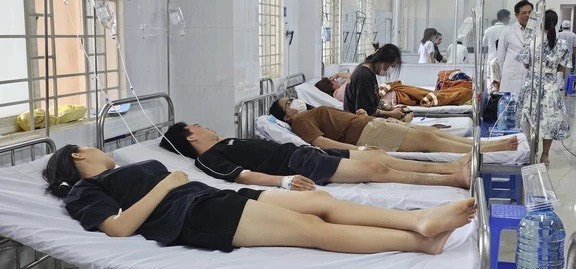 Vụ ngộ độc sau ăn bánh mì ở Đồng Nai: Tiệm 'mượn' giấy phép kinh doanh- Ảnh 4. Tính đến 9 giờ ngày 3.5, có tổng cộng 481 người ngộ độc thực phẩm sau khi ăn bánh mì tại tiệm bánh Băng