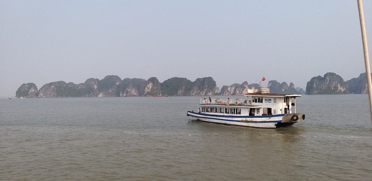 Hơn 1 triệu lượt khách tham quan vịnh Hạ Long Hơn 1 triệu lượt khách tham quan vịnh Hạ Long
