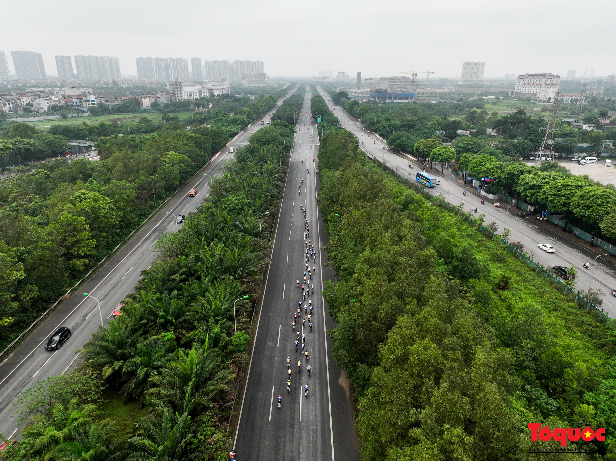Chặng 2 Cuộc đua xe đạp về Điện Biên Phủ 2024: Tay đua Phạm Lê Xuân Lộc vượt đèo đá trắng giữ áo vàng - Ảnh 2.