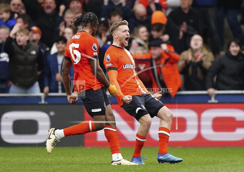 Cuộc chiến trụ hạng Premier League: Ba đội bóng tranh đấu cho một suất cuối cùng Cuộc chiến trụ hạng Premier League: Ba đội bóng tranh đấu cho một suất cuối cùng