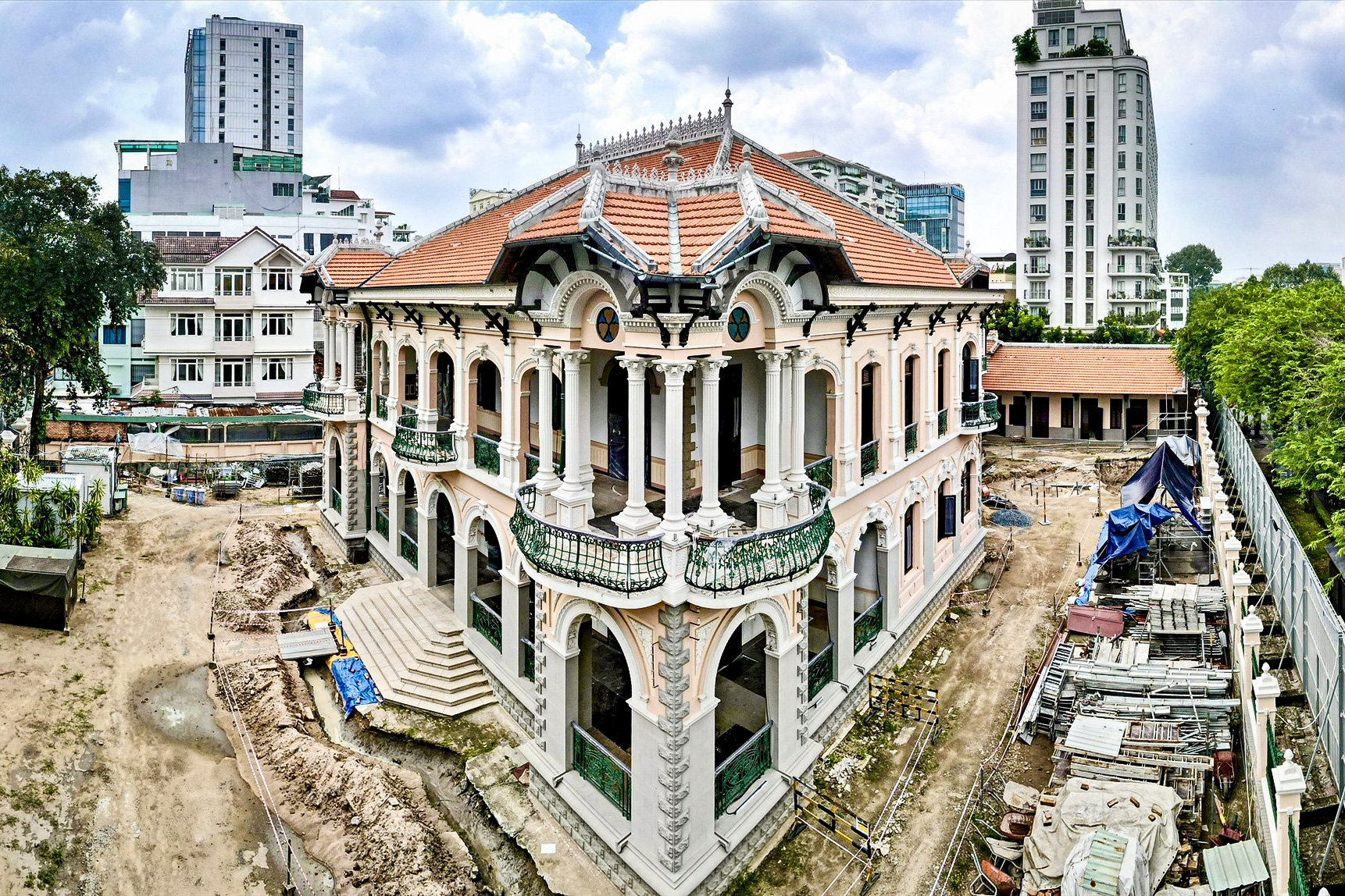 'Núi' tài sản liên quan Trương Mỹ Lan bị xử lý như thế nào?- Ảnh 3. Biệt thự cổ Võ Văn Tần được xác định là của bị cáo Trương Mỹ Lan, tiếp tục kê biên đảm bảo nghĩa vụ bồi hoàn của bị cáo trong toàn bộ vụ án