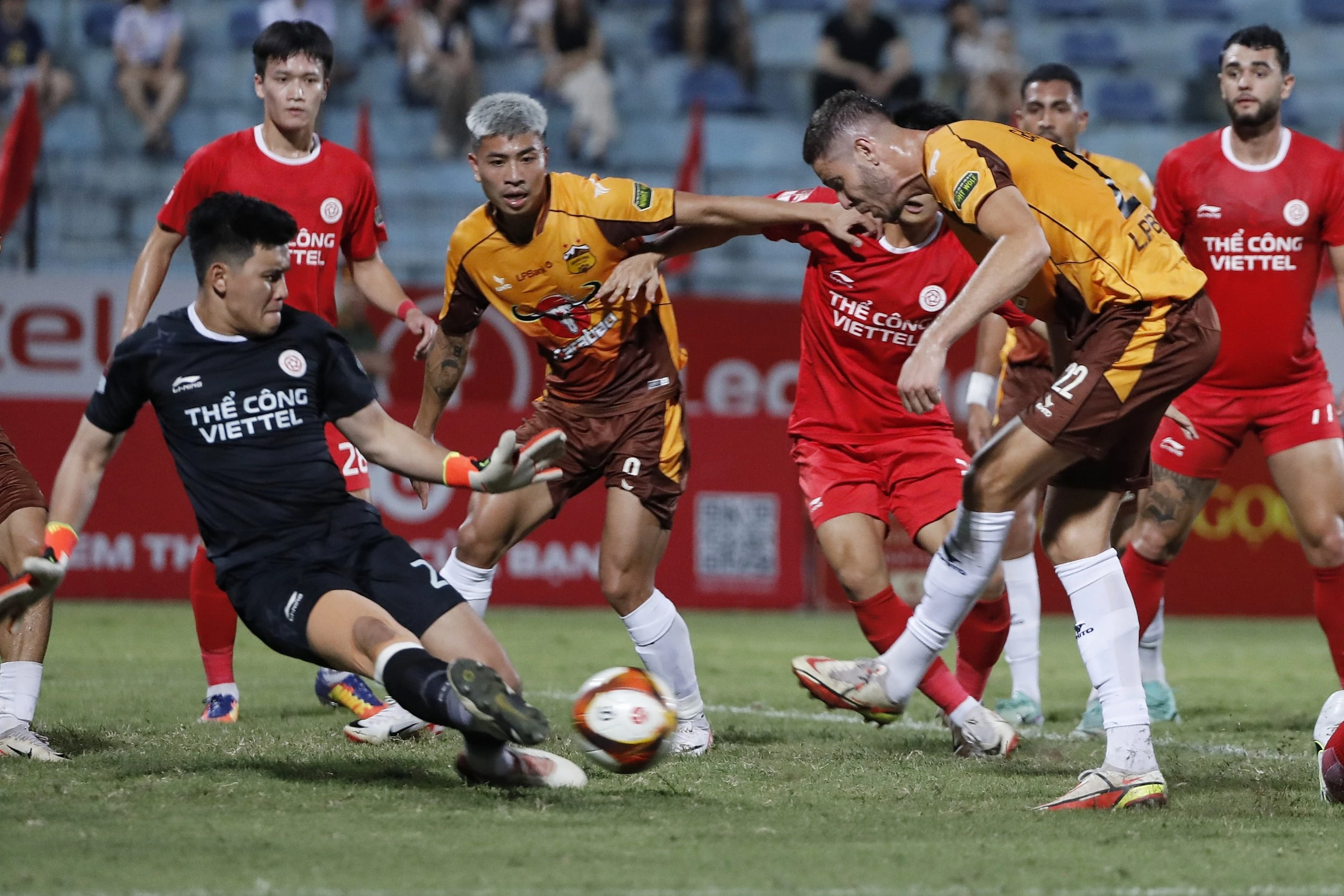 HAGL quật ngã Thể Công Viettel trong ngày HLV Kim Sang-sik lần đầu xem V-League HAGL quật ngã Thể Công Viettel trong ngày HLV Kim Sang-sik lần đầu xem V-League