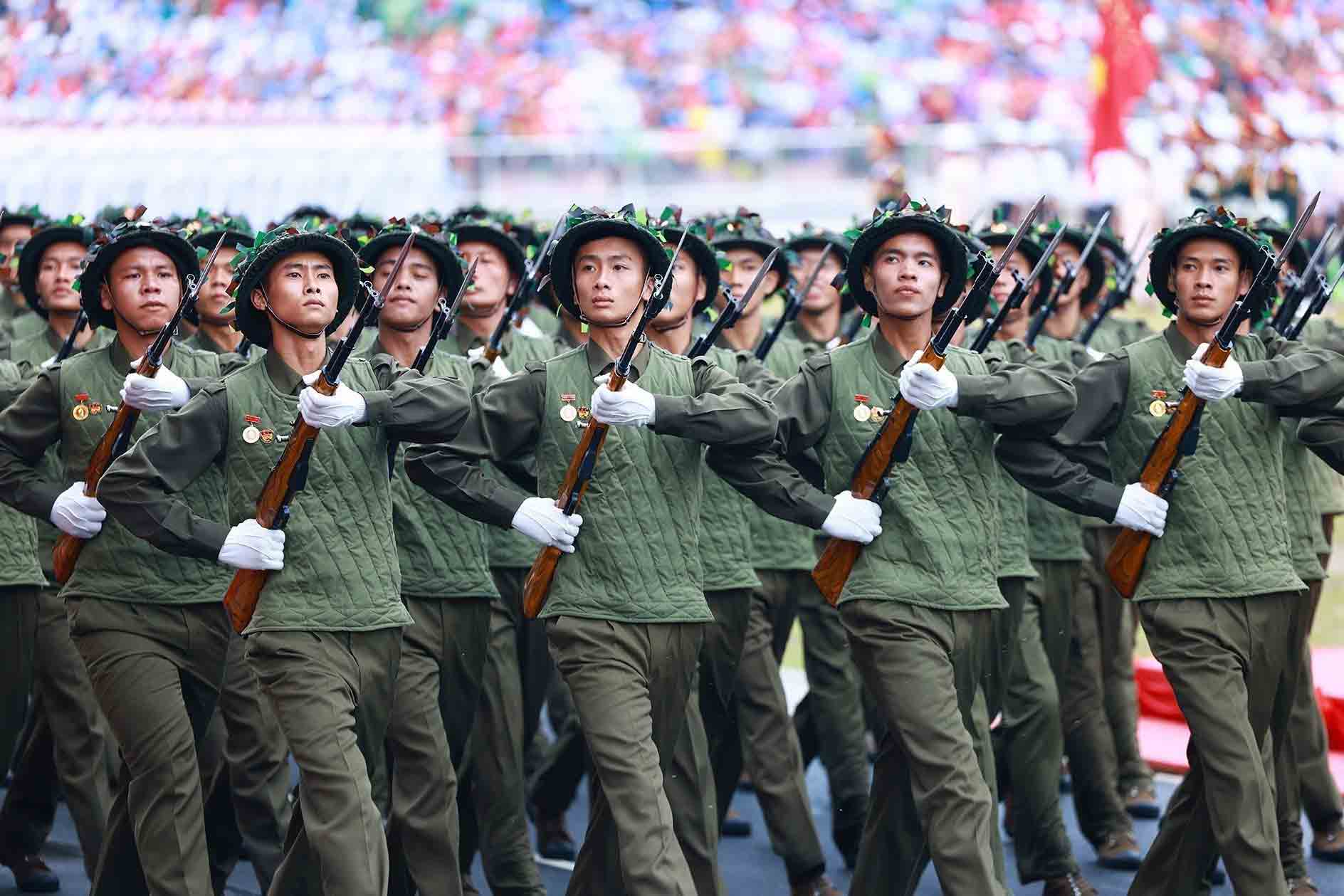 Khối chiến sĩ Điện Biên tham gia diễu binh