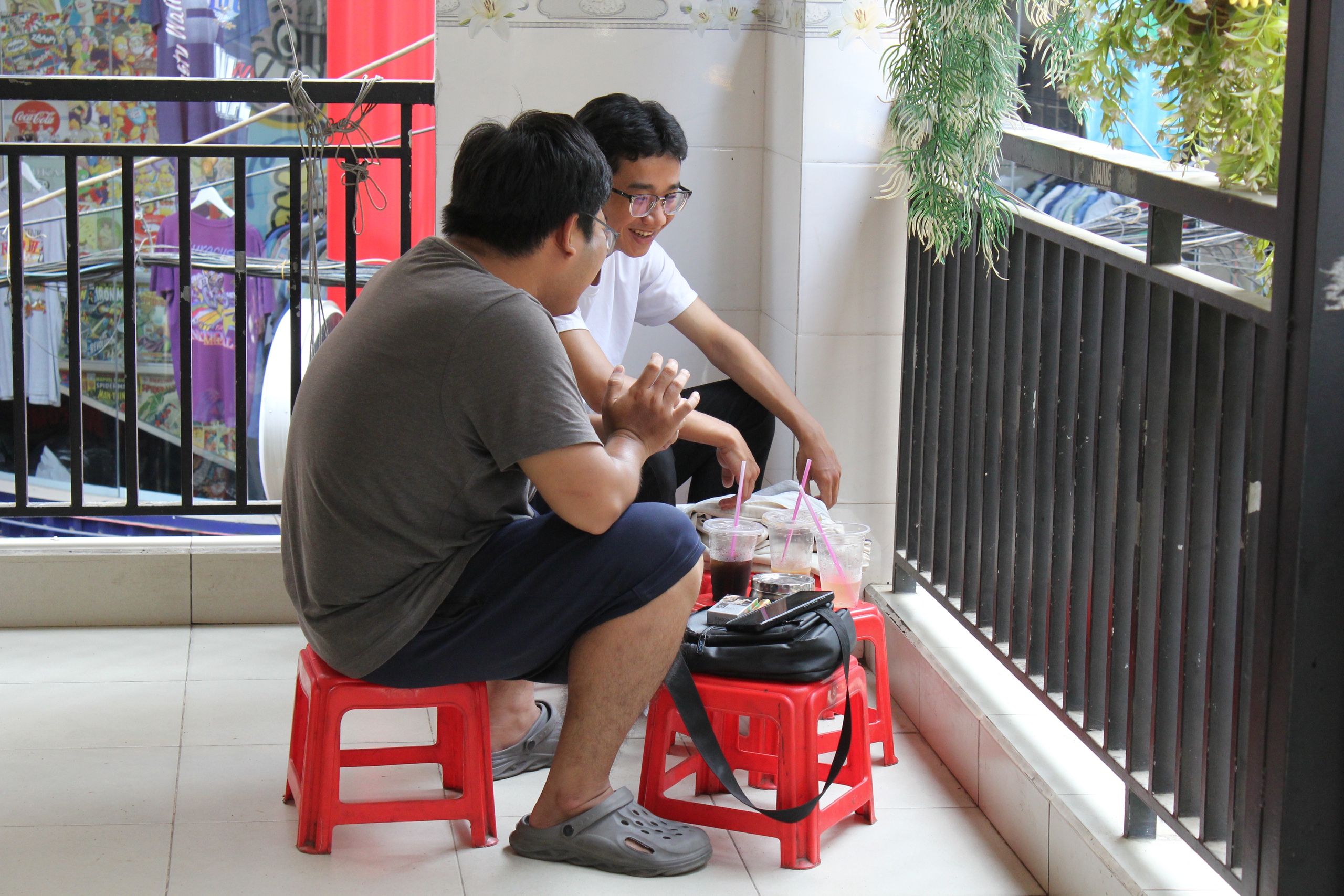 Sống ở TP.HCM: Giới 'mộ điệu' kể chuyện cà phê vợt lừng danh- Ảnh 5. Sống ở TP.HCM: Giới 'mộ điệu' kể chuyện cà phê vợt lừng danh- Ảnh 5.