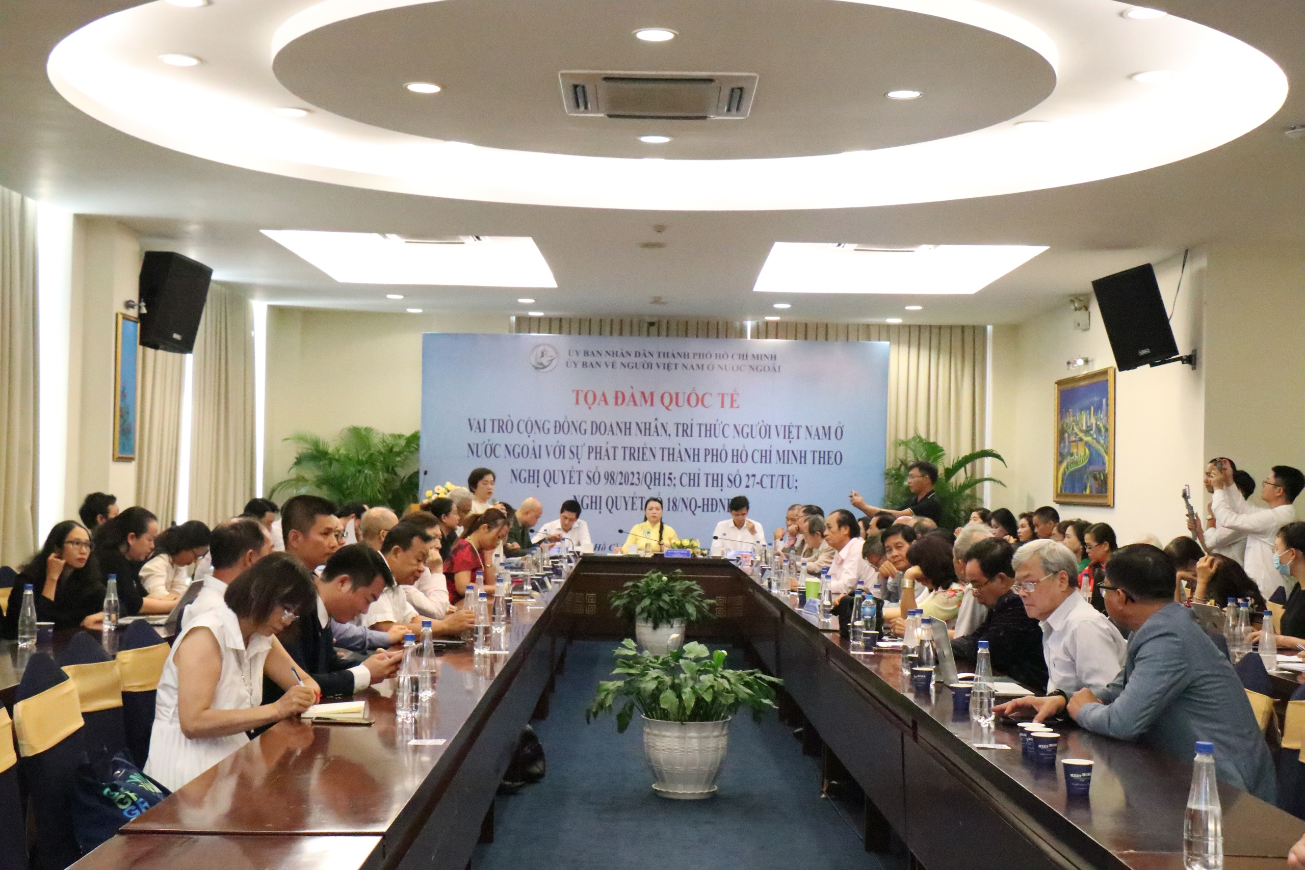 Làm sao thu hút trí thức Việt ở nước ngoài đến TP.HCM?- Ảnh 2. Làm sao thu hút trí thức Việt ở nước ngoài đến TP.HCM?- Ảnh 2.