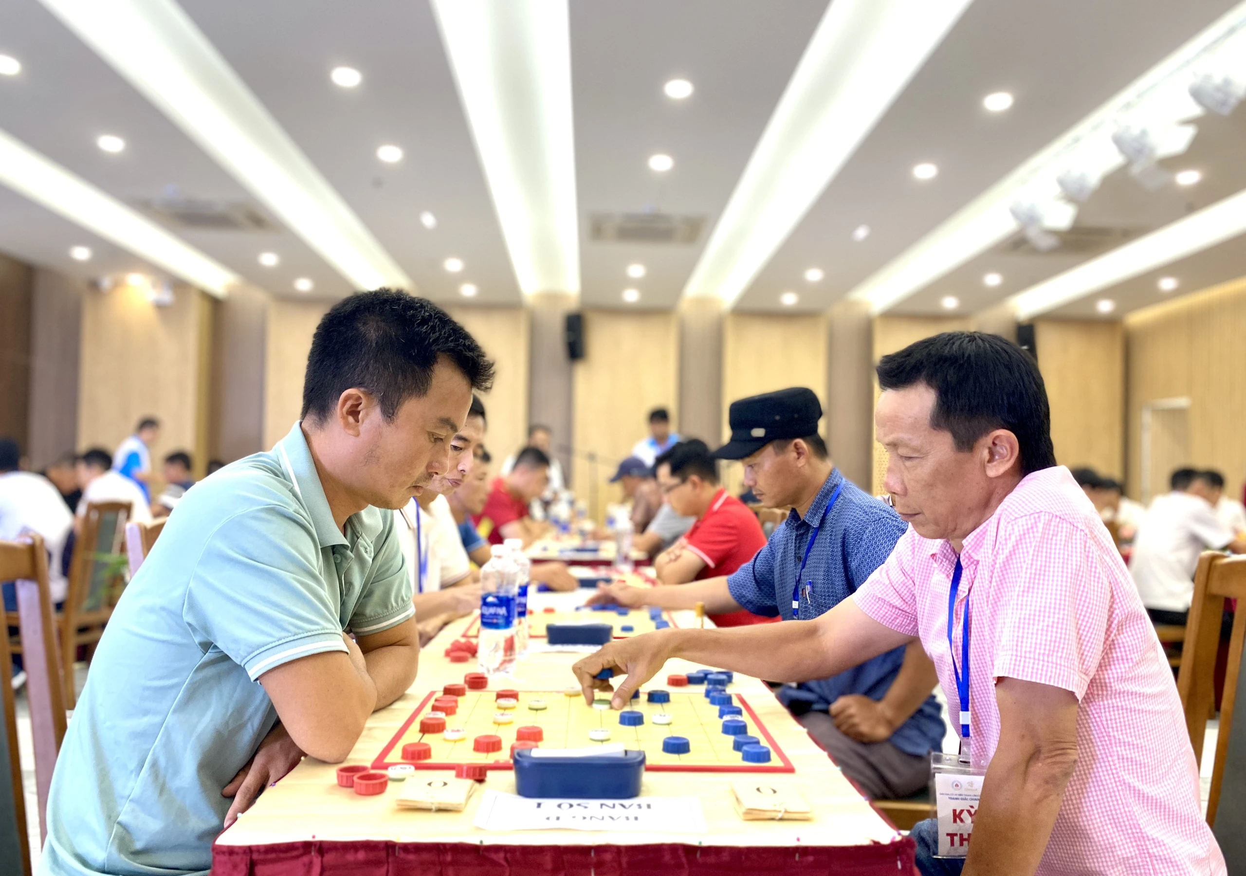 Tuyệt đối không được mang thiết bị điện tử khi đấu giải vua cờ úp miền Trung Tuyệt đối không được mang thiết bị điện tử khi đấu giải vua cờ úp miền Trung