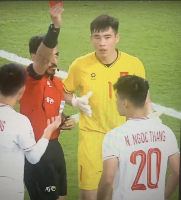 Sốc: 5 cầu thủ CLB Hà Tĩnh bị công an tạm giữ vì liên quan đến ma túy Sốc: 5 cầu thủ CLB Hà Tĩnh bị công an tạm giữ vì liên quan đến ma túy