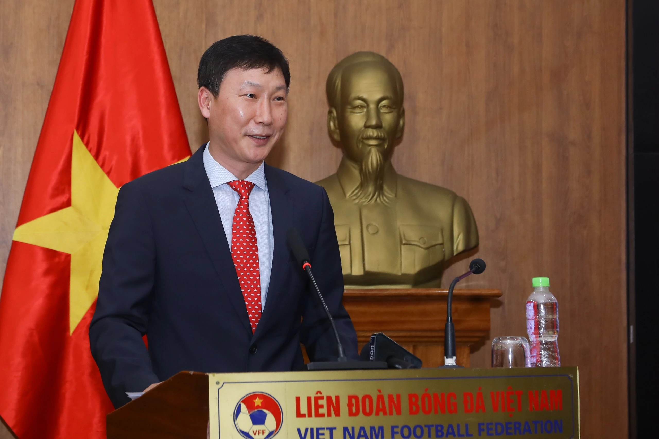 Con đường nào cho đội tuyển Việt Nam dưới thời tân HLV trưởng Kim Sang-sik? Con đường nào cho đội tuyển Việt Nam dưới thời tân HLV trưởng Kim Sang-sik?