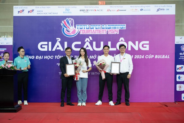 Sinh viên Trường ĐH Tôn Đức Thắng tổ chức giải cầu lông hoành tráng làm đồ án tốt nghiệp Sinh viên Trường ĐH Tôn Đức Thắng tổ chức giải cầu lông hoành tráng làm đồ án tốt nghiệp