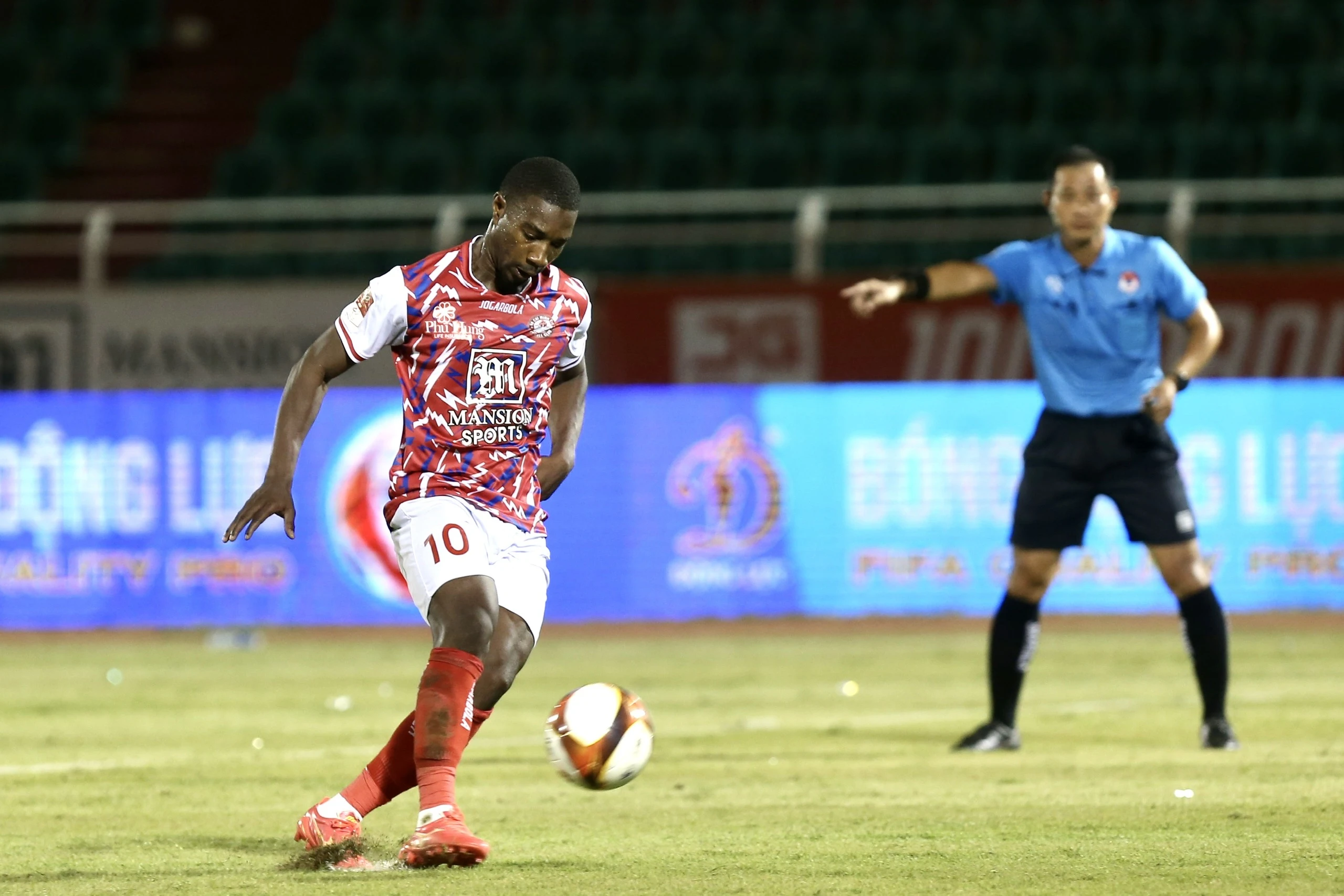 V-League: Bất ngờ cực lớn ở sân Thống Nhất, CLB TP.HCM thắng ngoạn mục đội Thanh Hóa