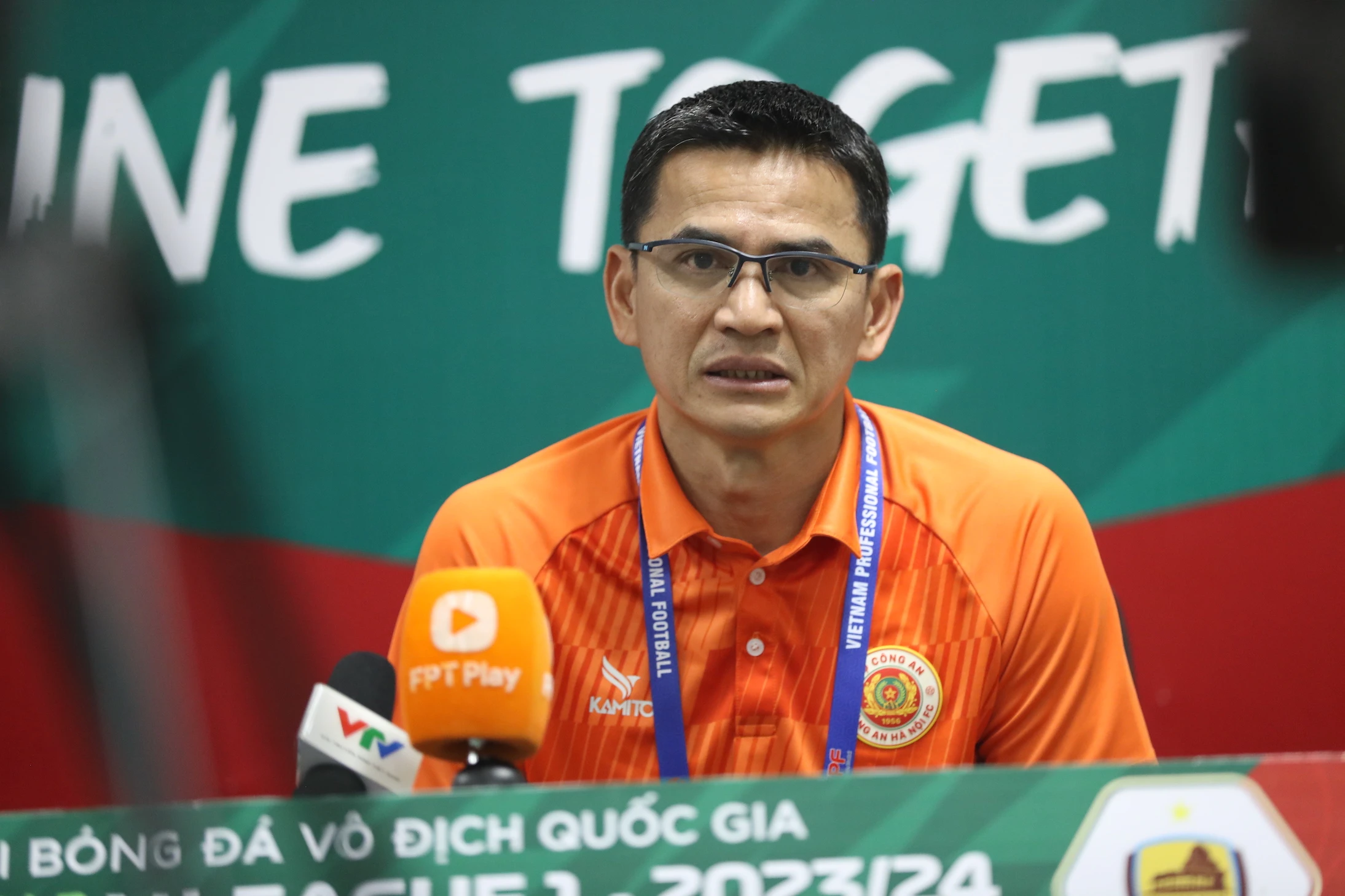 ‘Zico Thái’ Kiatisak gần tan mộng vô địch V-League trên tư cách HLV