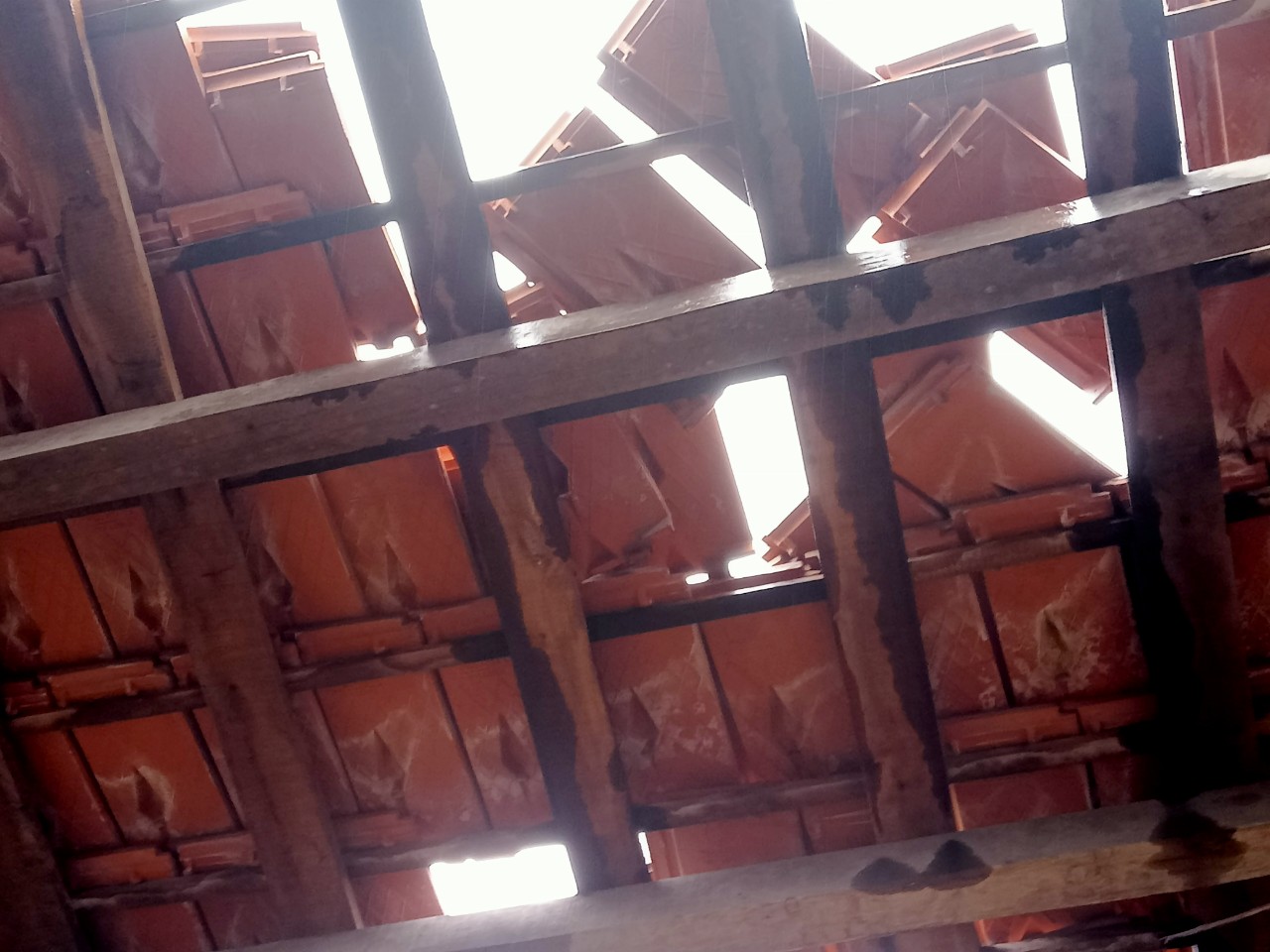 Lốc xoáy gây thiệt hại lớn về tài sản