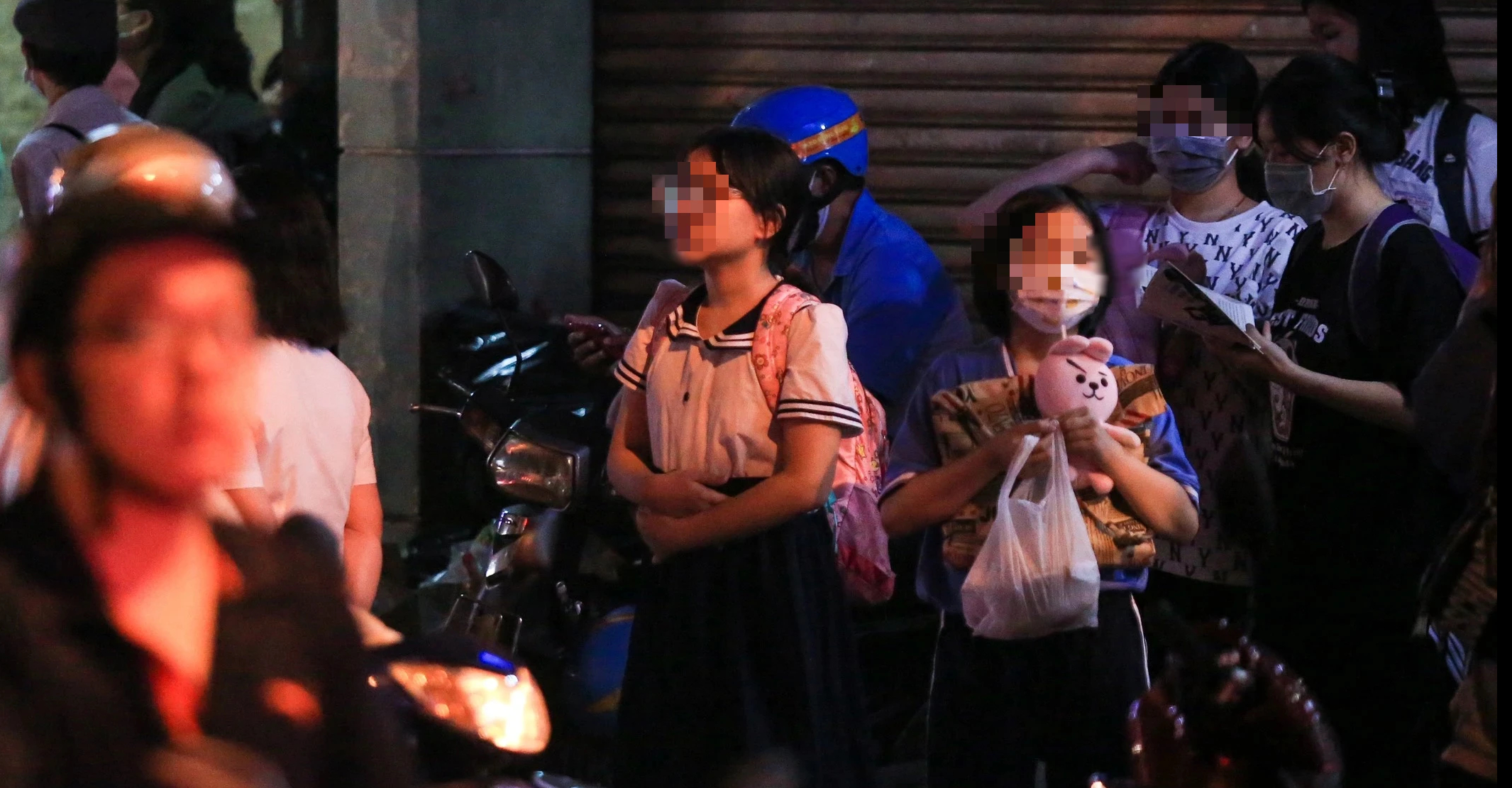 Giáo viên tiểu học: 'Chương trình không nặng; dạy thêm, học thêm vì bệnh thành tích'- Ảnh 2.