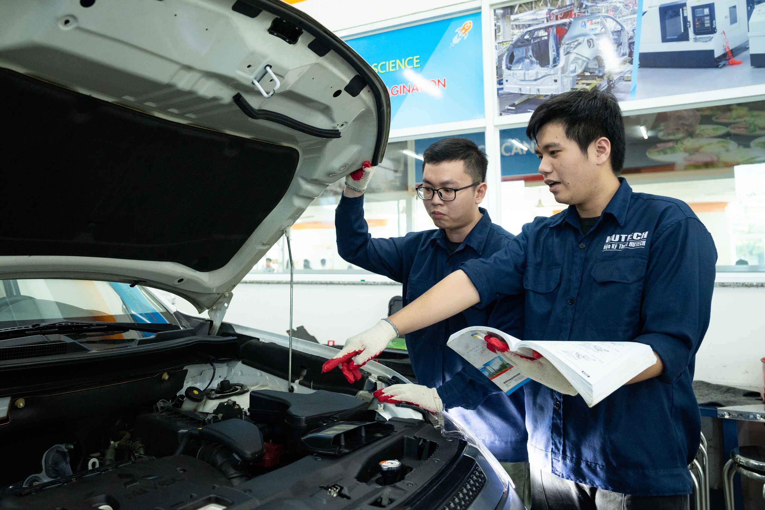 Nhận ngay học bổng 50% học phí khi đăng ký nguyện vọng 1 vào HUTECH- Ảnh 3.