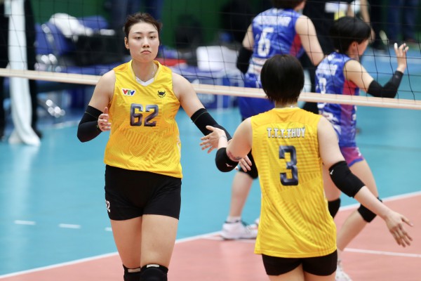 Bích Tuyền rực sáng, Thanh Thúy phong độ không cao khiến đội nhà thua ngược CLB cũ Bích Tuyền rực sáng, Thanh Thúy phong độ không cao khiến đội nhà thua ngược CLB cũ