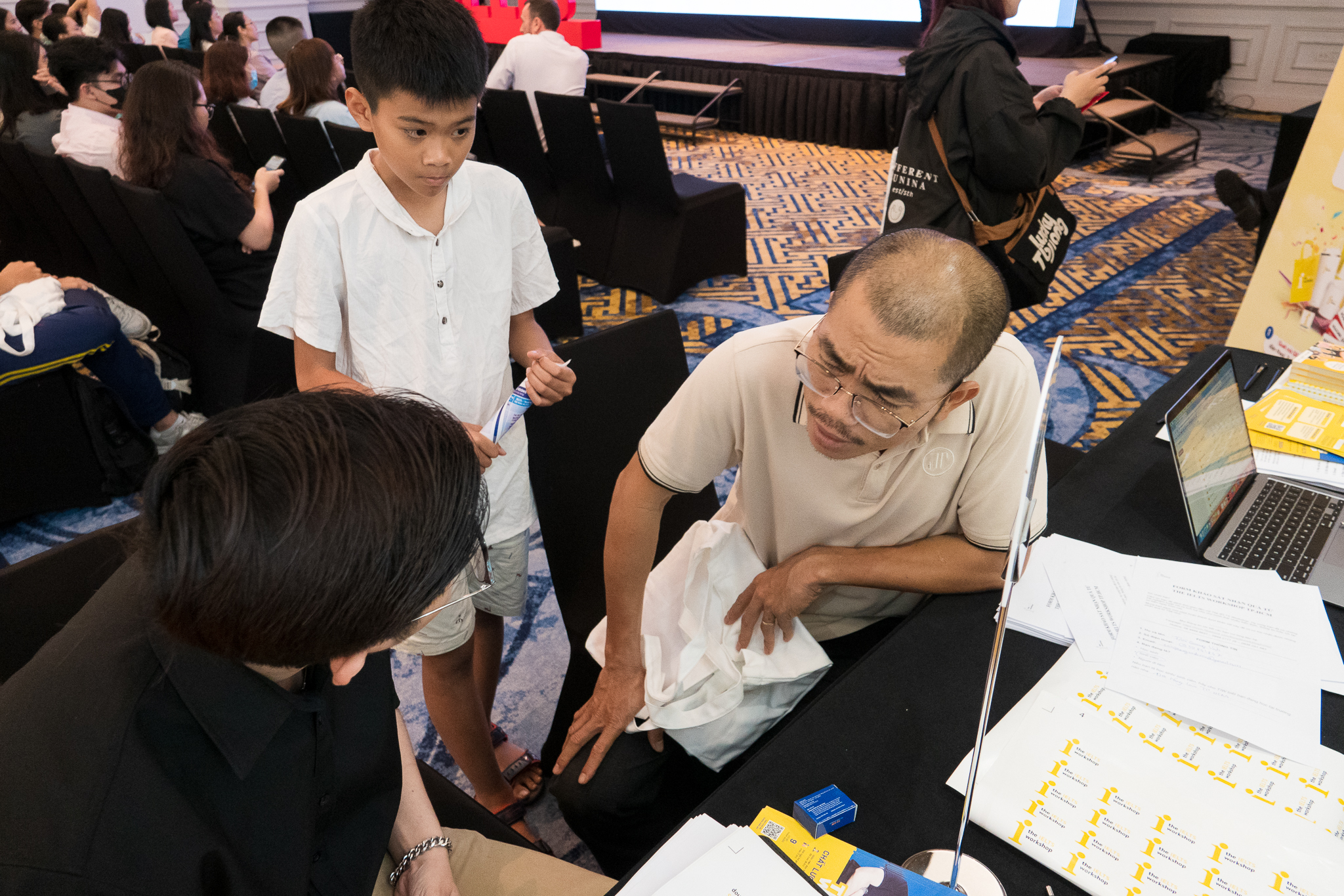 Phụ huynh tìm hiểu về kỳ thi IELTS tại ngày hội IELTS diễn ra ở TP.HCM vừa qua