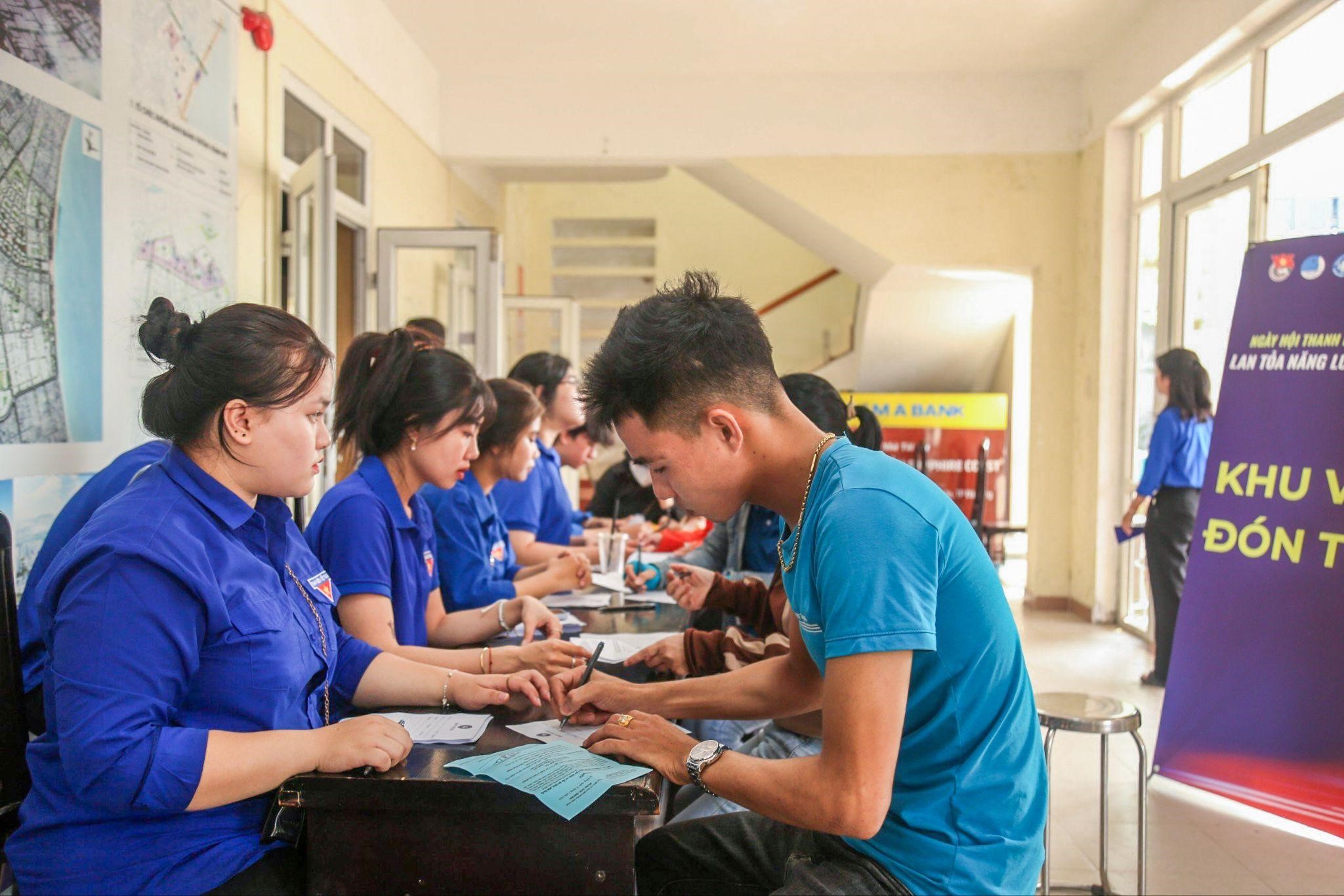 Khám sức khỏe, phát hiện, phòng tránh các bệnh nghề nghiệp là việc làm cần thiết và quan trọng với đội ngũ công nhân Khám sức khỏe, phát hiện, phòng tránh các bệnh nghề nghiệp là việc làm cần thiết và quan trọng với đội ngũ công nhân