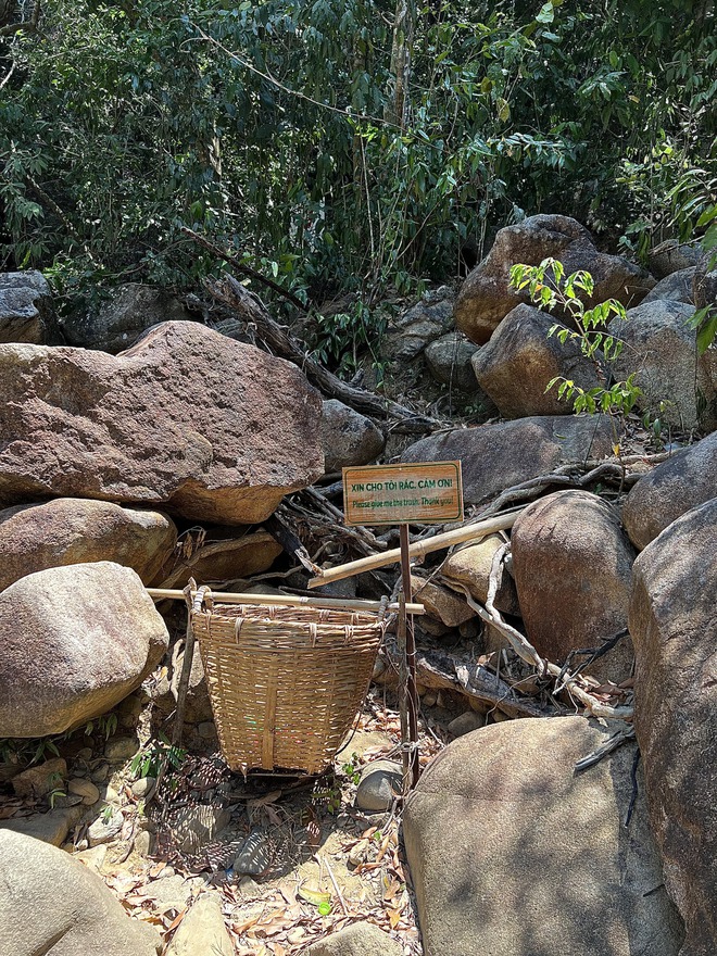 Trekking xuyên rừng, ngâm mình trong làn nước suối tại Ba Hồ, Khánh Hòa