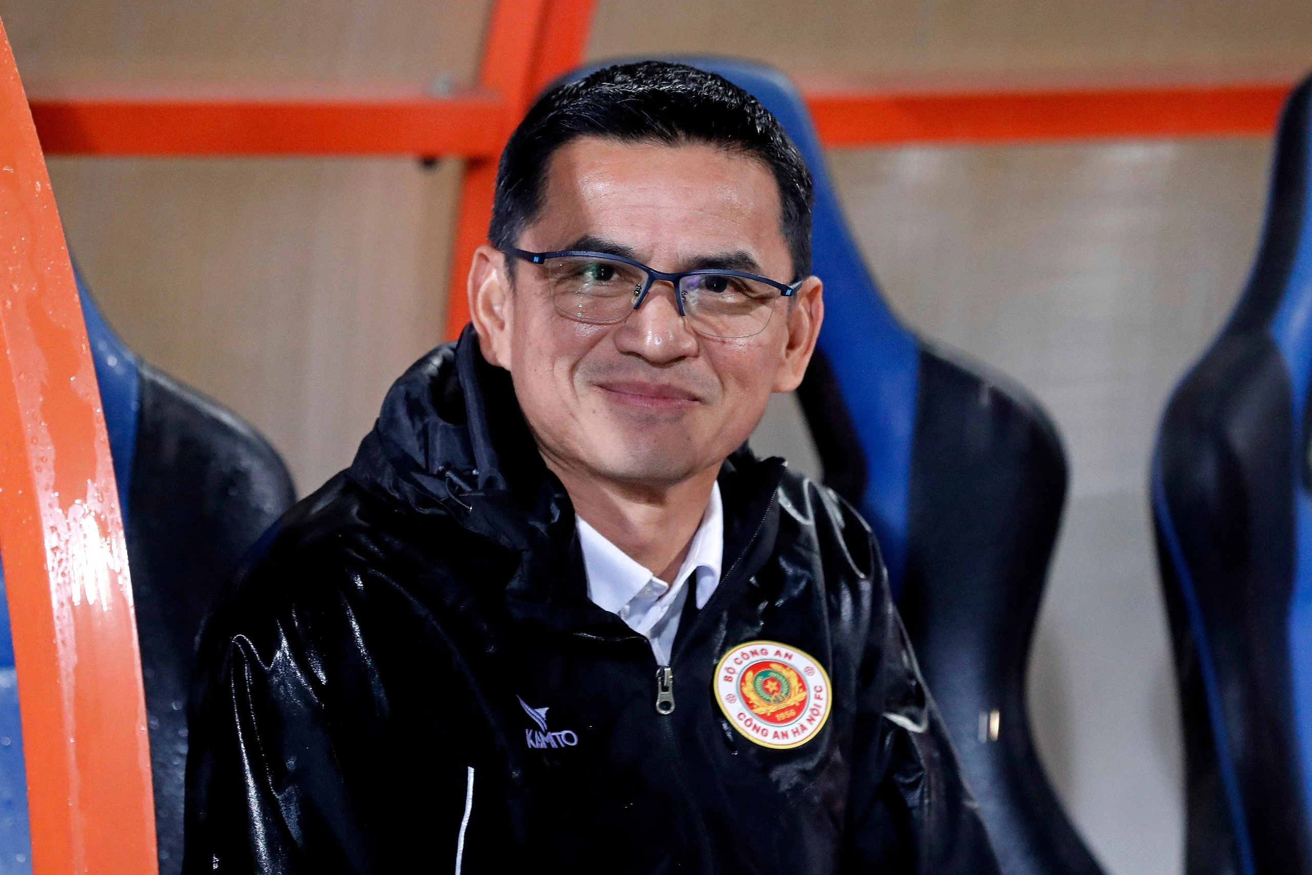 Dấu ấn của Kiatisak sau hơn 20 năm sống cùng bóng đá Việt Nam, khó có ngày trở lại! Dấu ấn của Kiatisak sau hơn 20 năm sống cùng bóng đá Việt Nam, khó có ngày trở lại!