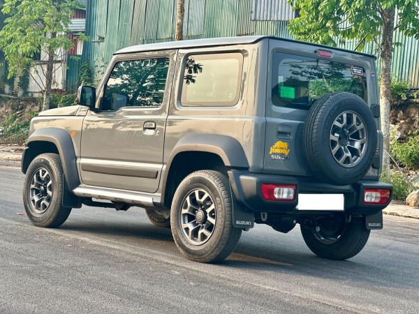 Suzuki Jimny vừa mua đã bán, giá ngang xe mới