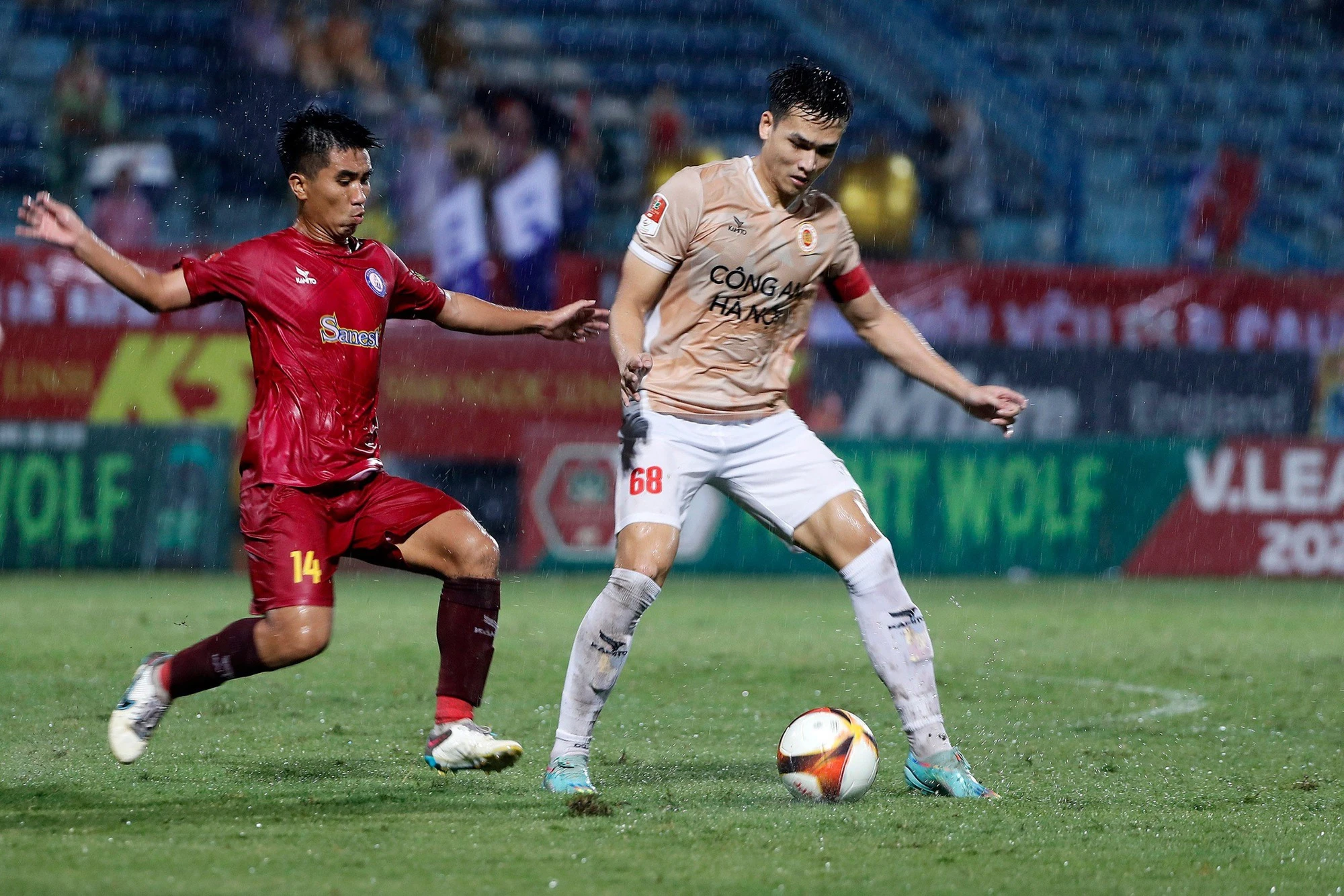 HLV Kim Sang-sik 'săn đầu người', vừa mừng vừa lo