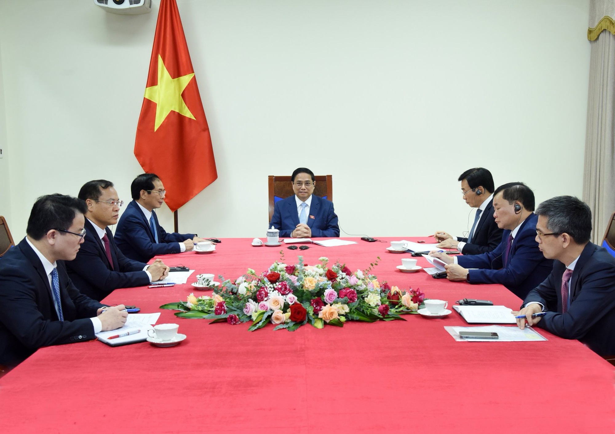 Thủ tướng Phạm Minh Chính mời tân Thủ tướng Singapore Lawrence Wong sớm thăm Việt Nam- Ảnh 2. Thủ tướng Phạm Minh Chính mời tân Thủ tướng Singapore Lawrence Wong sớm thăm Việt Nam- Ảnh 2.