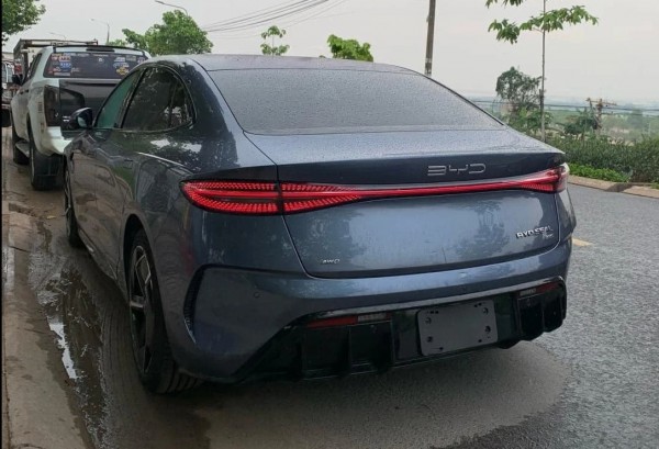 BYD Seal xuất hiện tại Việt Nam, cạnh tranh Toyota Camry BYD Seal xuất hiện tại Việt Nam, cạnh tranh Toyota Camry