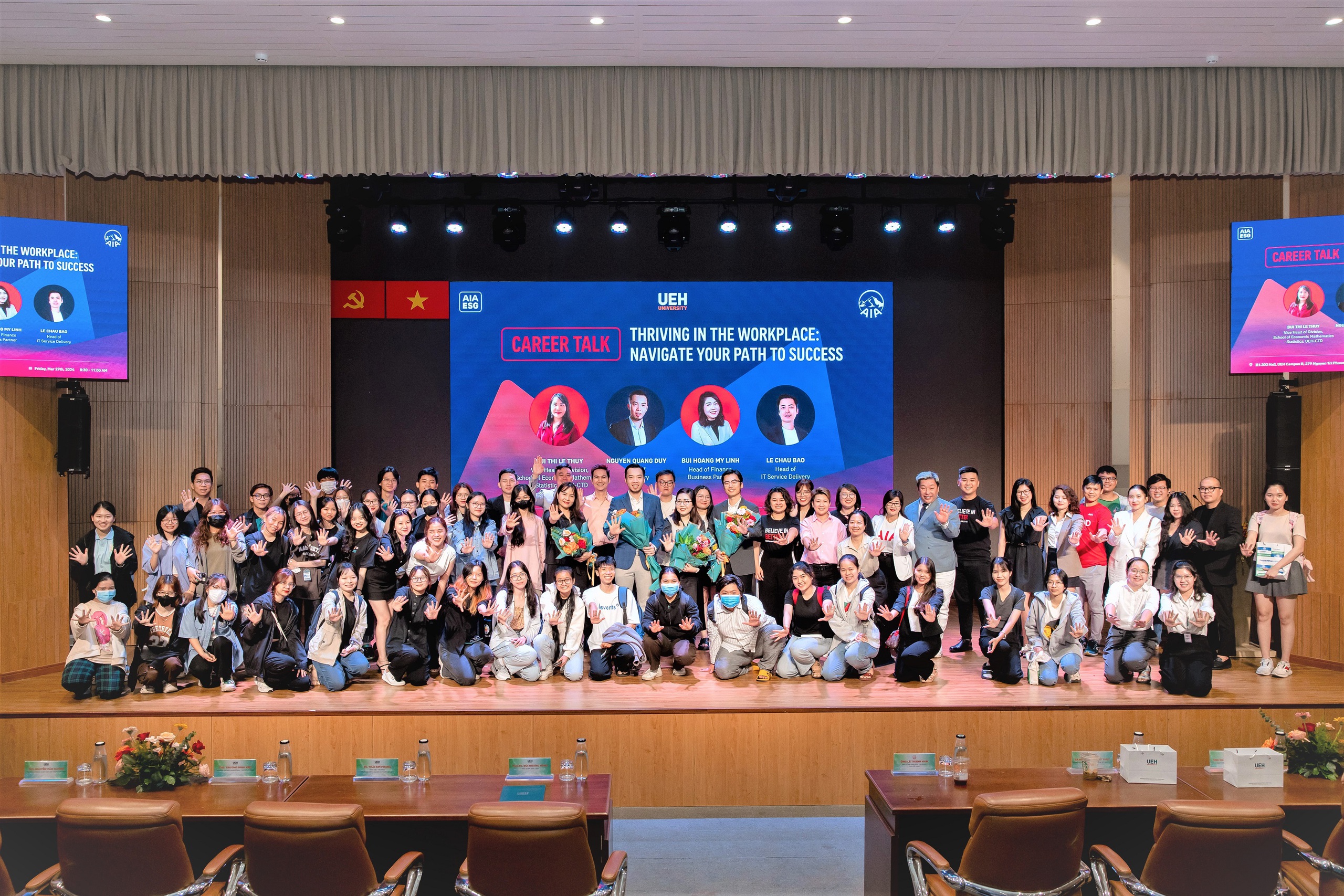 AIA Việt Nam tổ chức tọa đàm chia sẻ về môi trường làm việc thực tế cho sinh viên UEH và cam kết tài trợ 150 triệu đồng trong năm 2024 cho Chương trình 